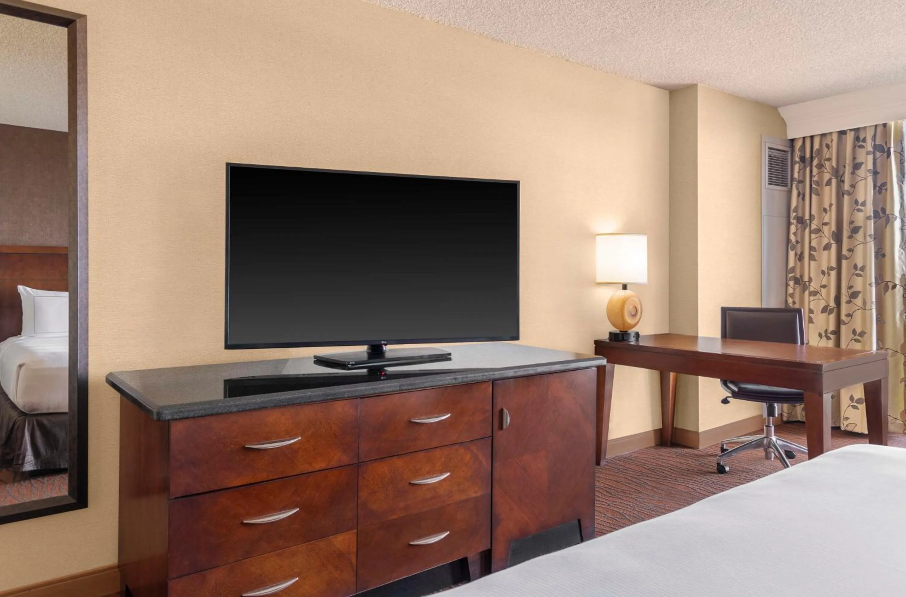 Bedroom, Bed in Hilton Orange County/Costa Mesa