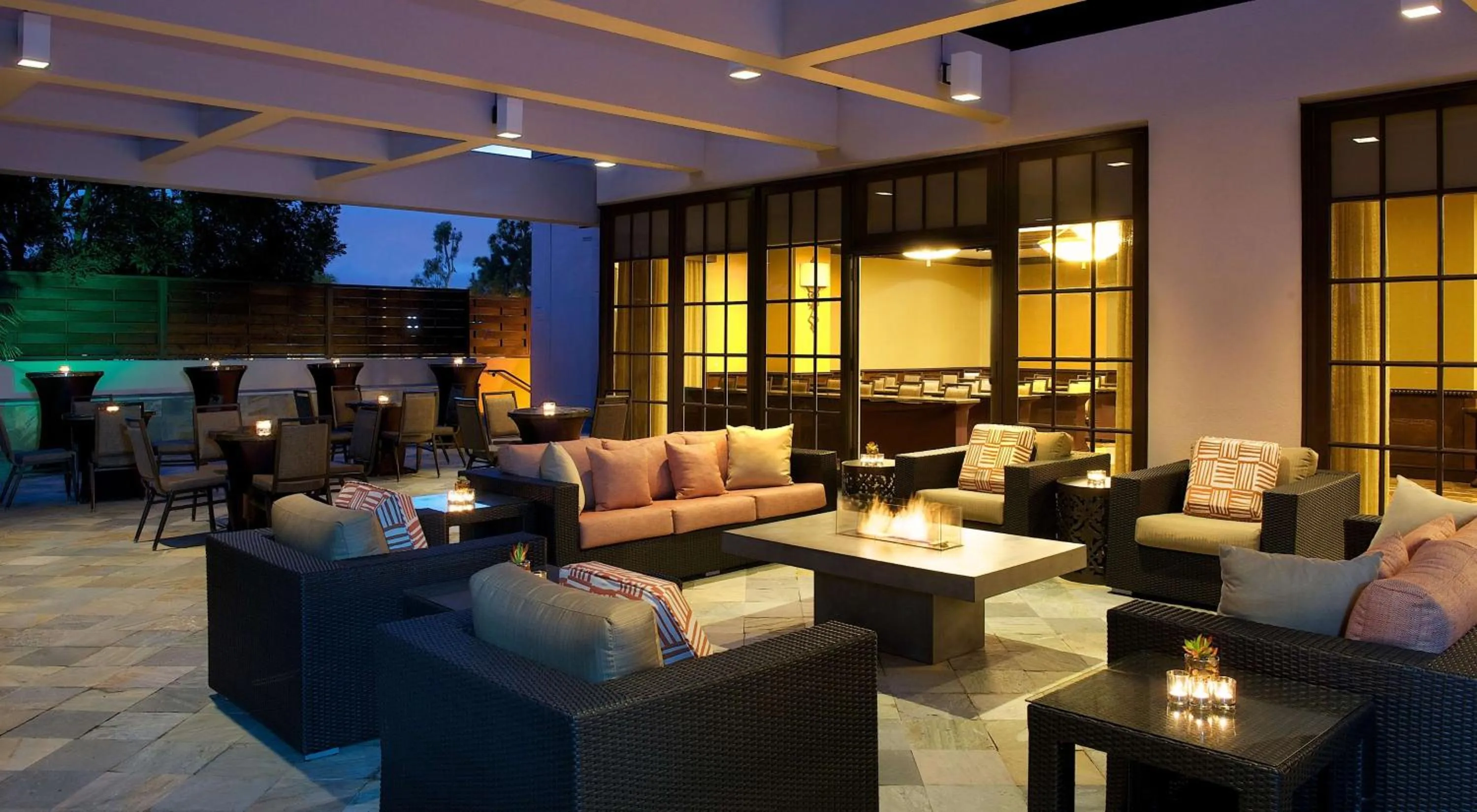 Seating area in Hilton Orange County/Costa Mesa