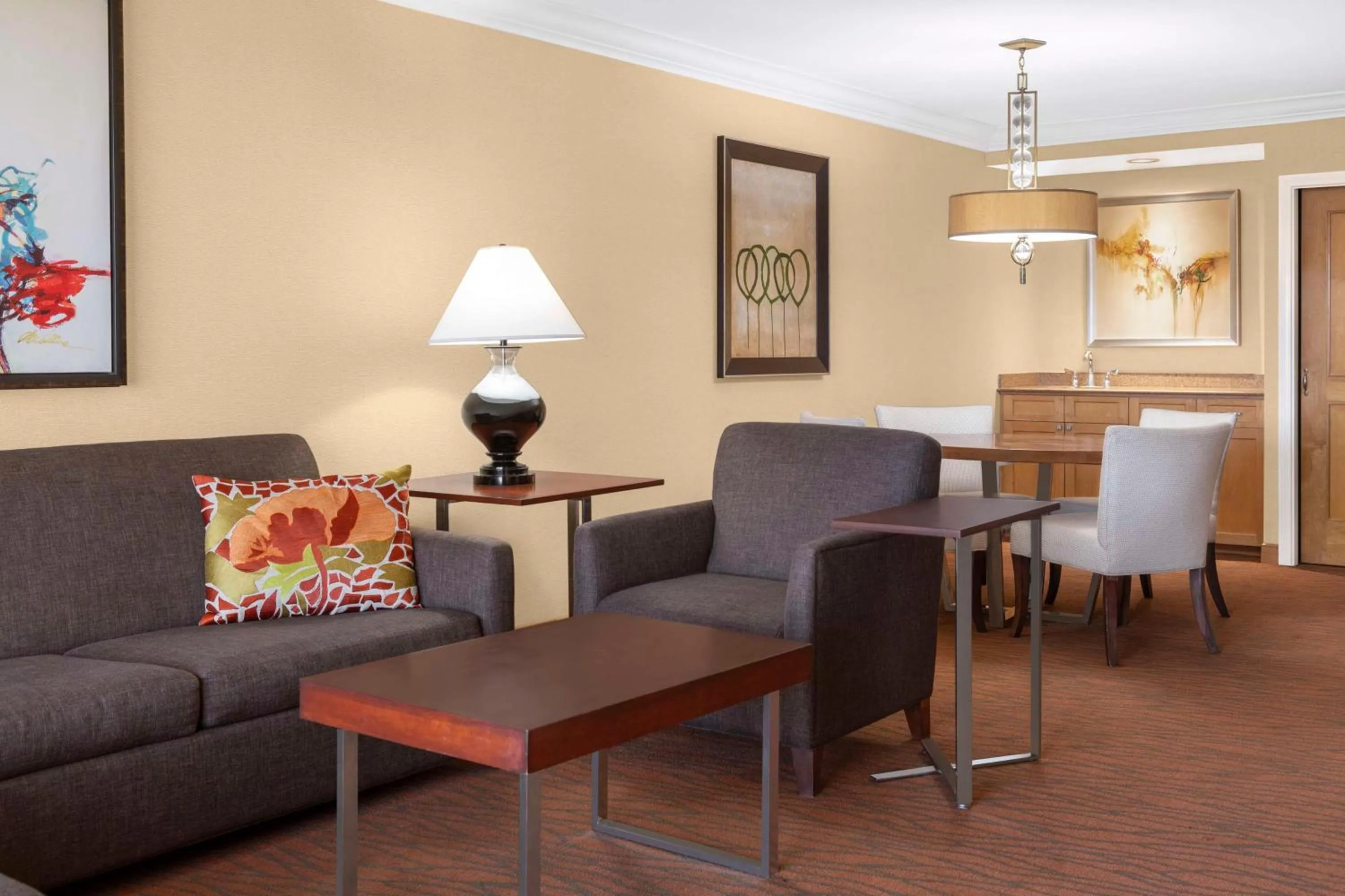 Living room in Hilton Orange County/Costa Mesa