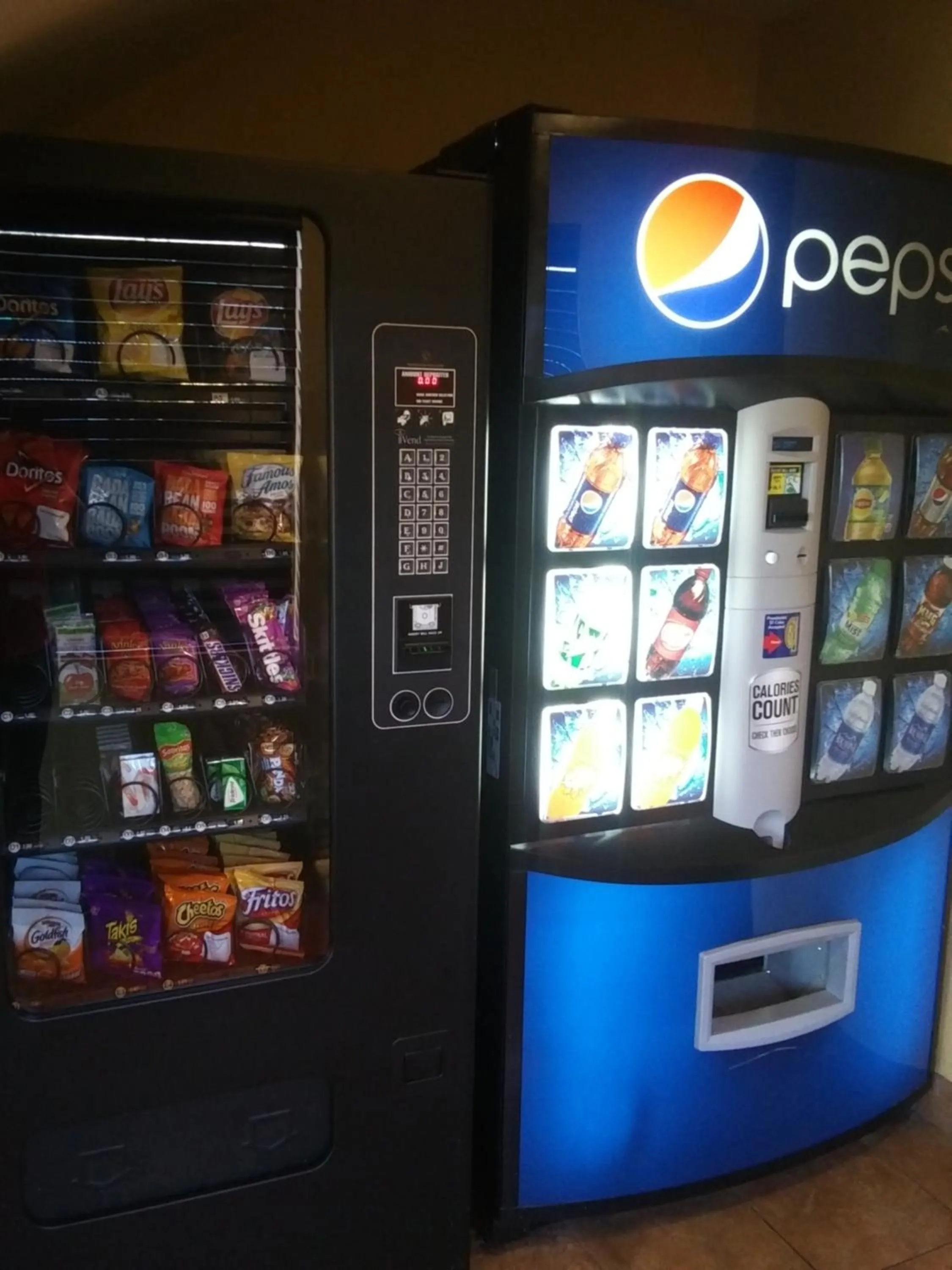 Food and drinks in Sutton Suites Hotel