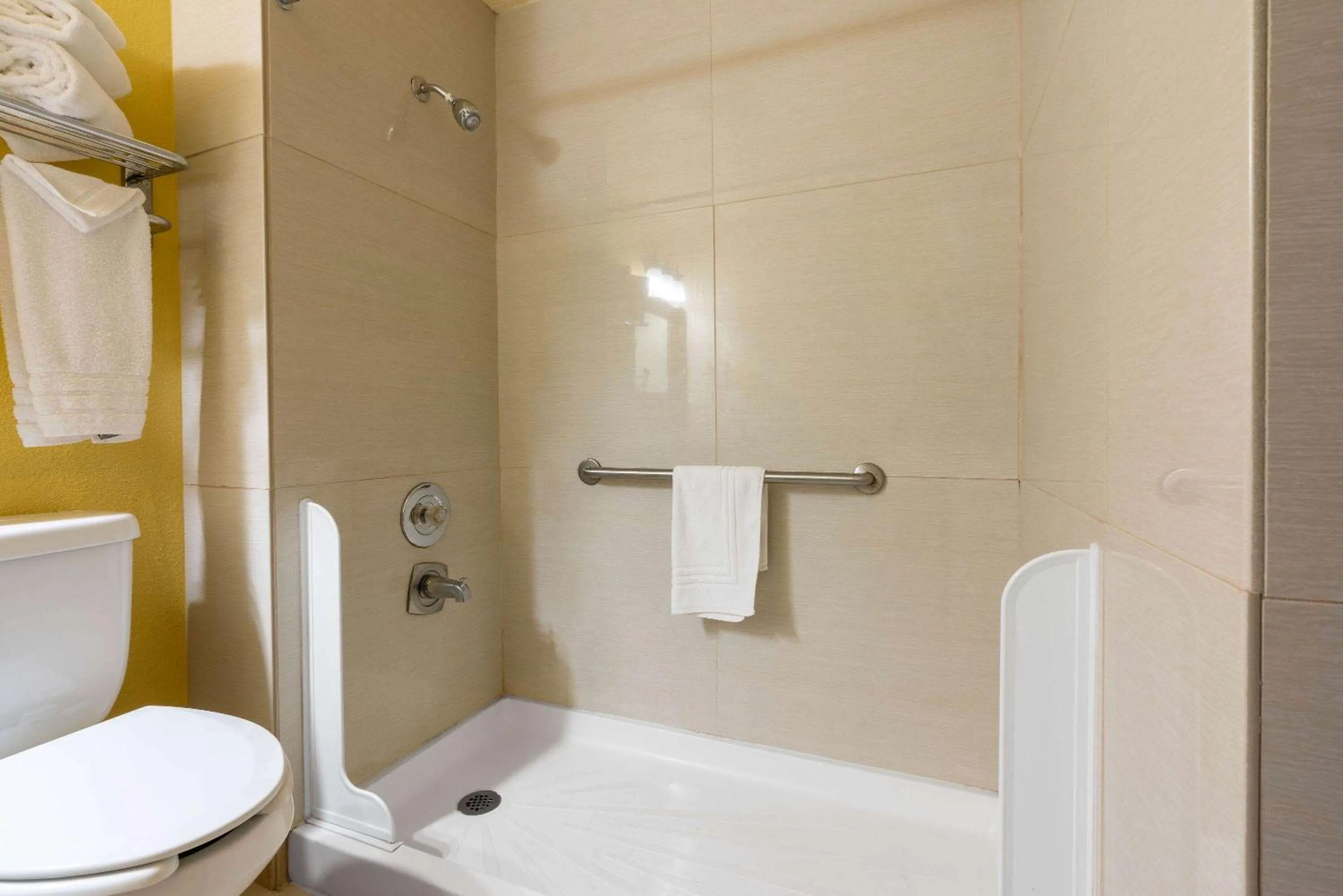 Shower in Sutton Suites Hotel