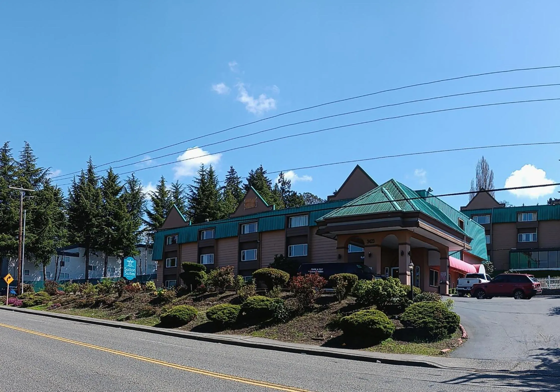 Facade/entrance in Sutton Suites Hotel