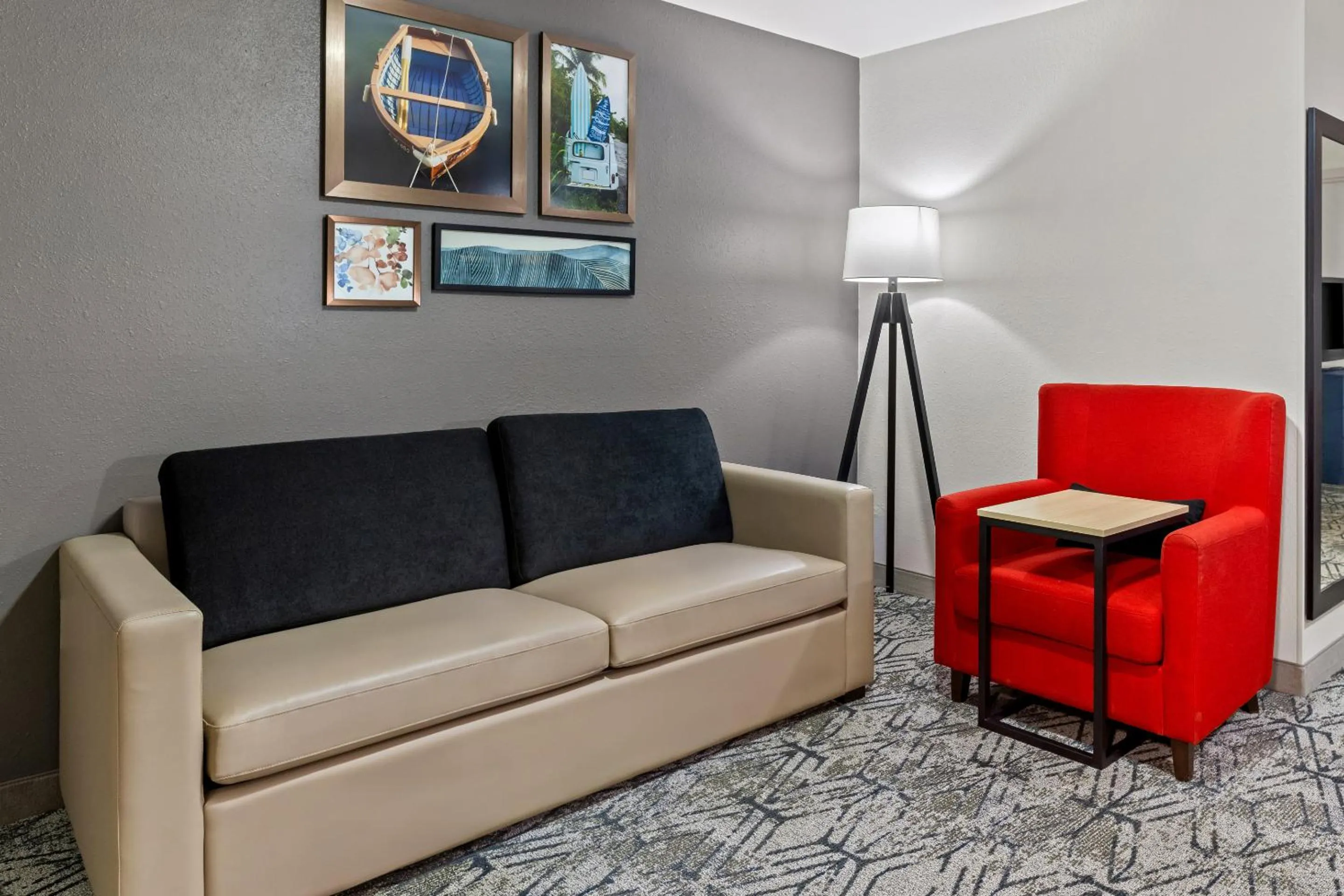 Bedroom in Country Inn & Suites by Radisson, Savannah I-95 North, GA