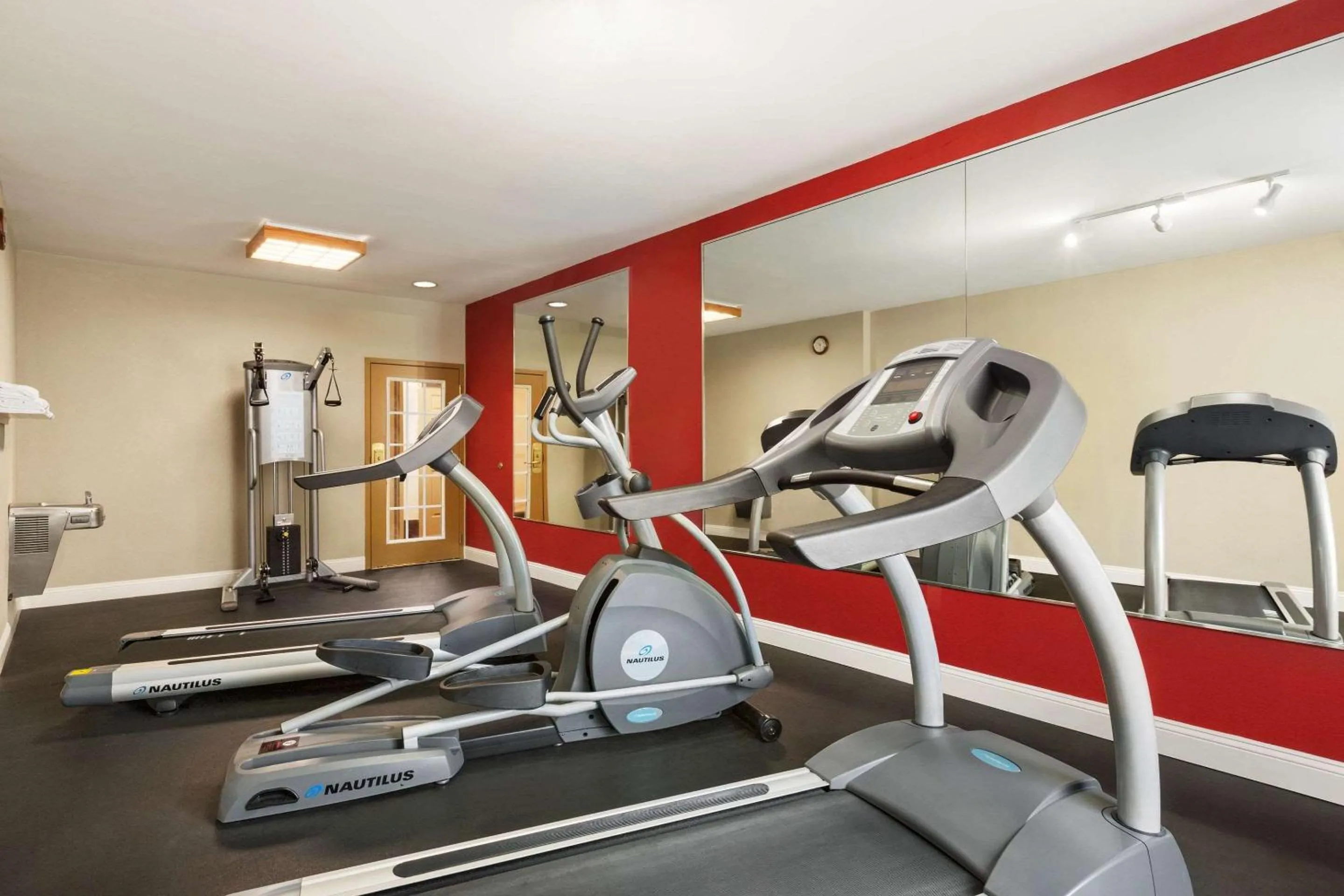 Fitness centre/facilities in Country Inn & Suites by Radisson, Savannah I-95 North, GA
