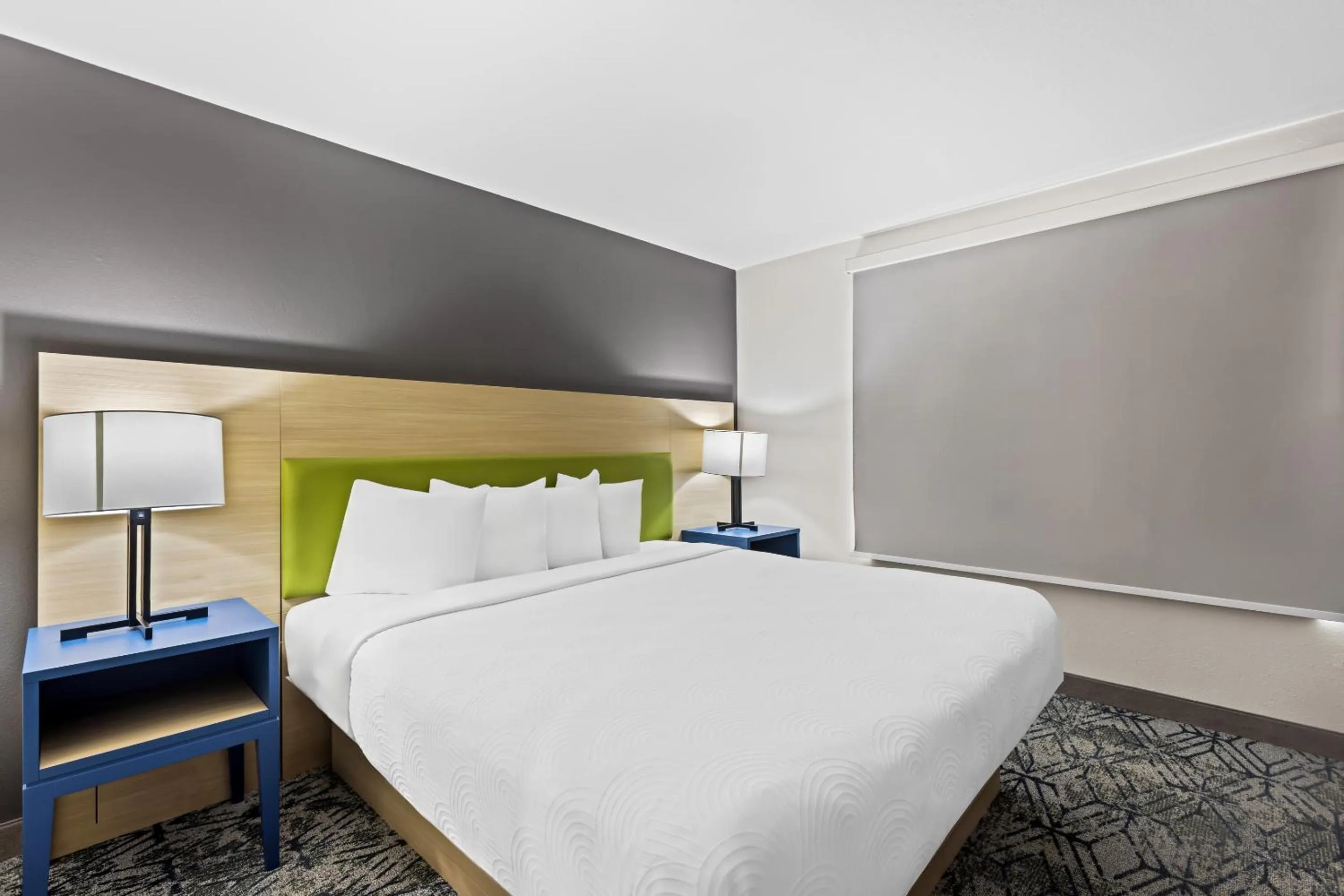 Bed in Country Inn & Suites by Radisson, Savannah I-95 North, GA