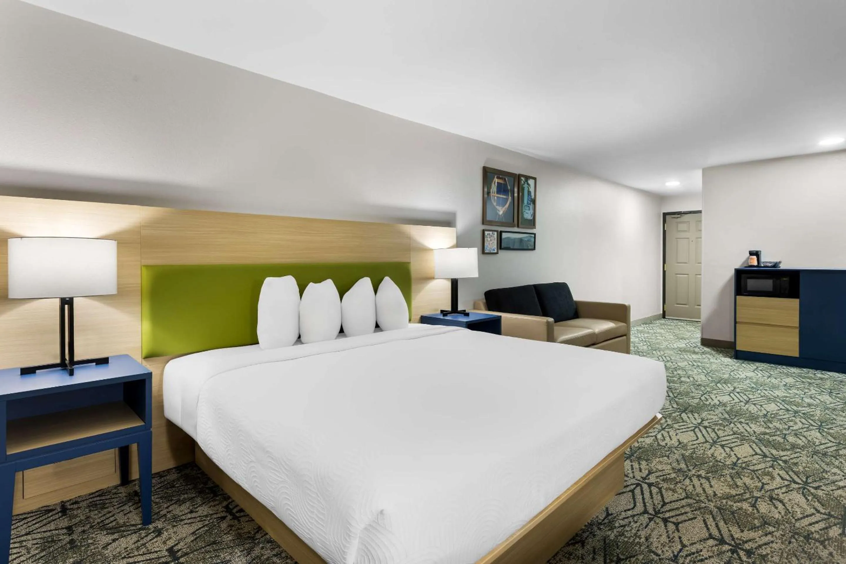 Bedroom, Bed in Country Inn & Suites by Radisson, Savannah I-95 North, GA