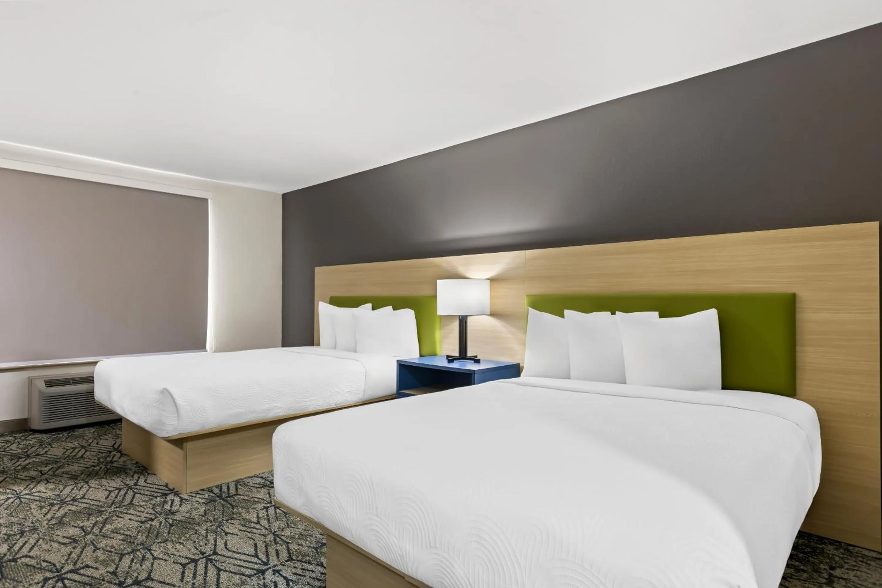 Bedroom, Bed in Country Inn & Suites by Radisson, Savannah I-95 North, GA