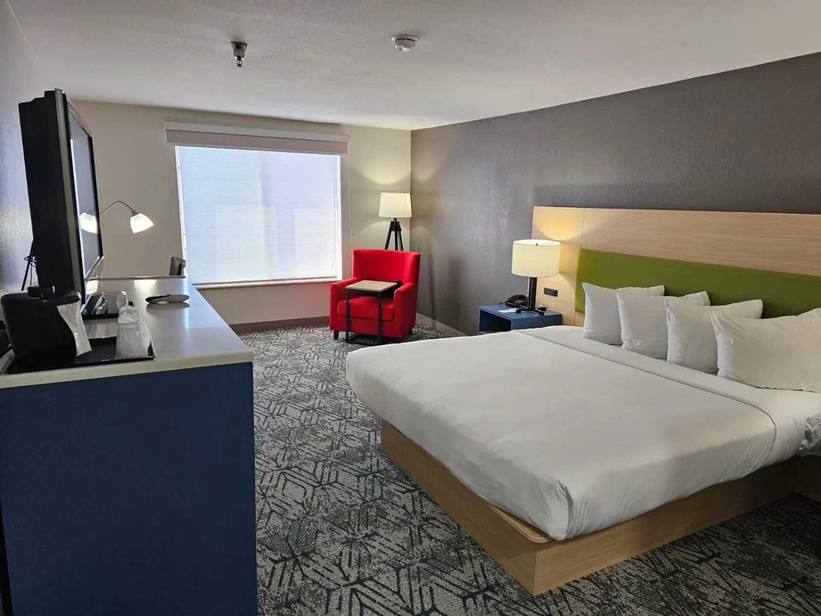 Bedroom, Bed in Country Inn & Suites by Radisson, Savannah I-95 North, GA