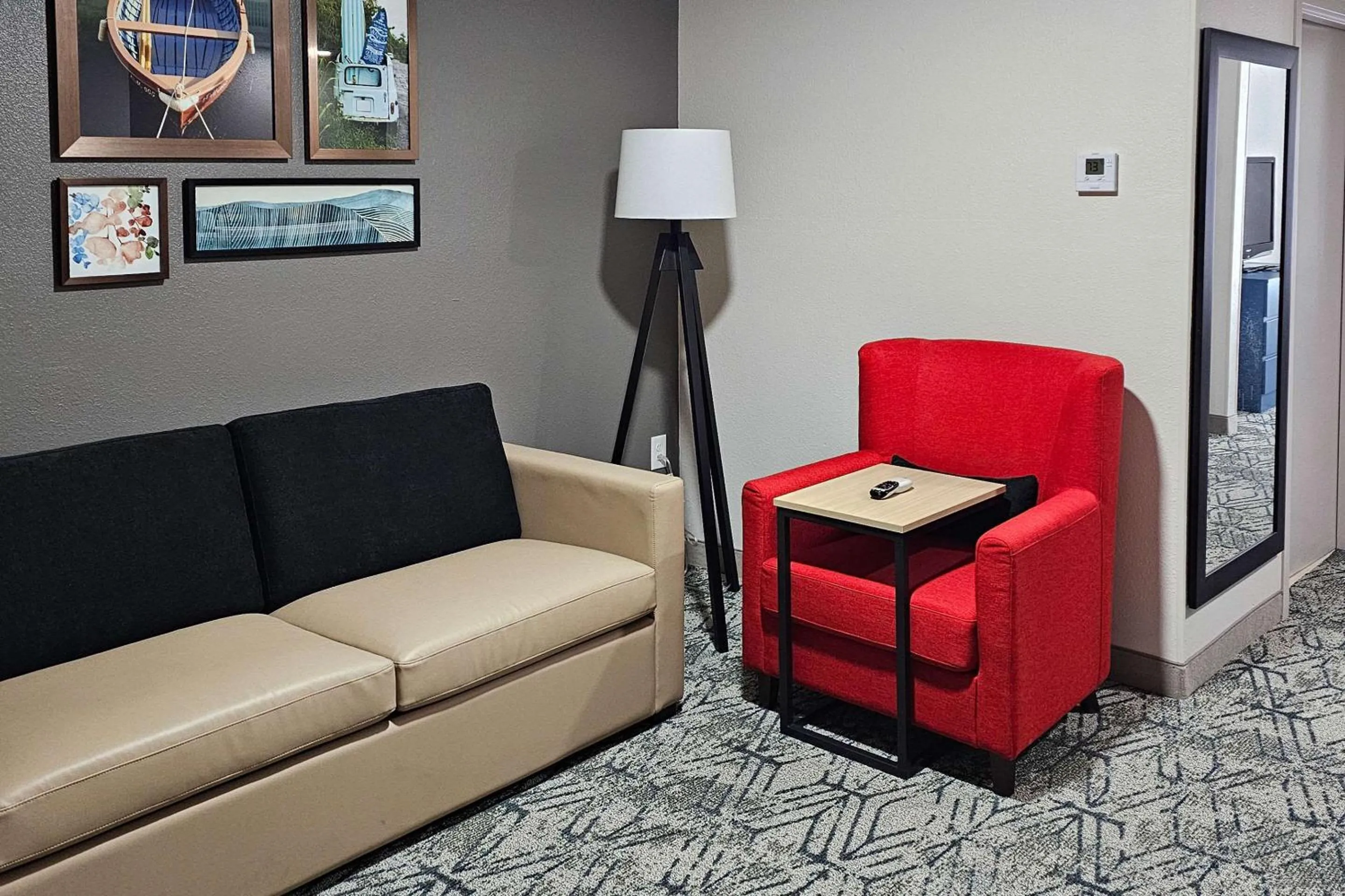 Bedroom in Country Inn & Suites by Radisson, Savannah I-95 North, GA