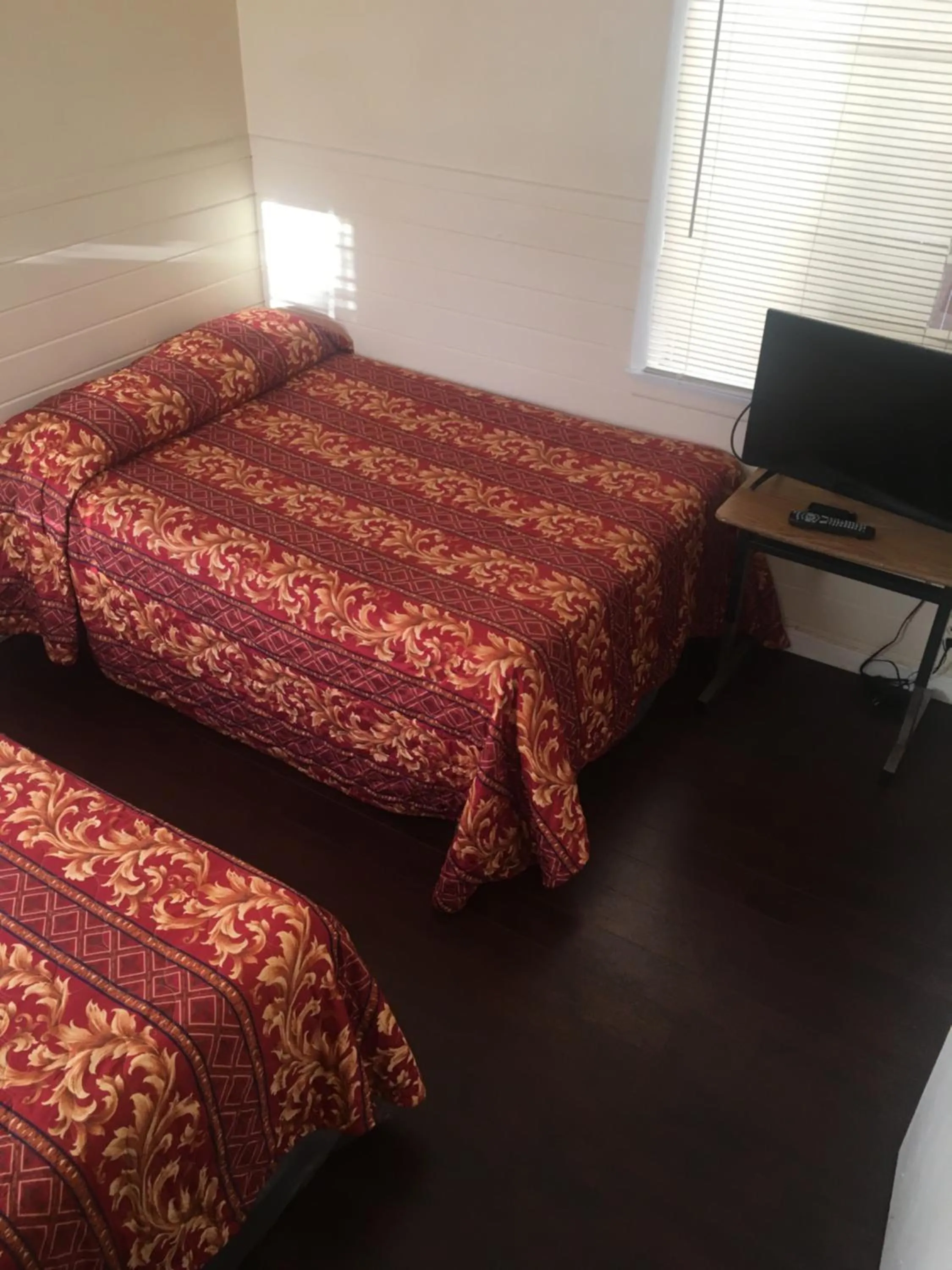 Bed in Century Inn at LAX