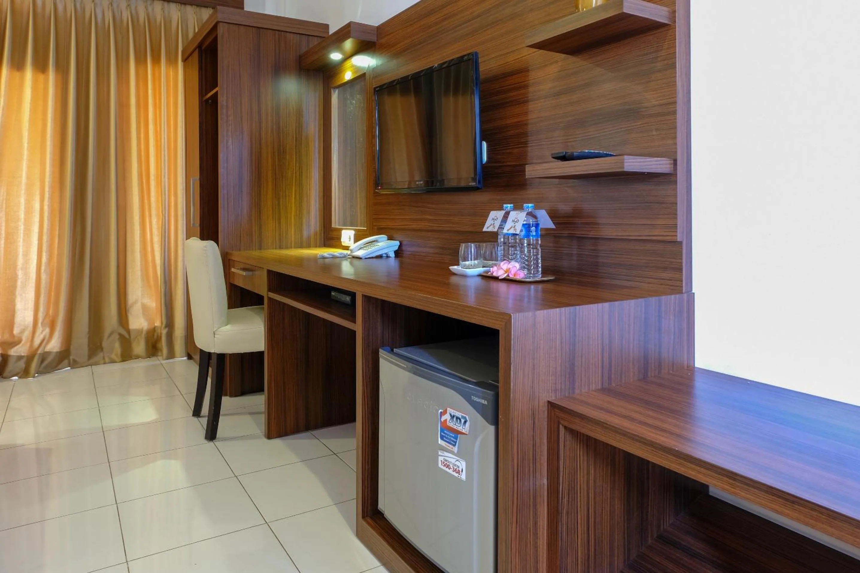 TV and multimedia in Friends Beach Hotel