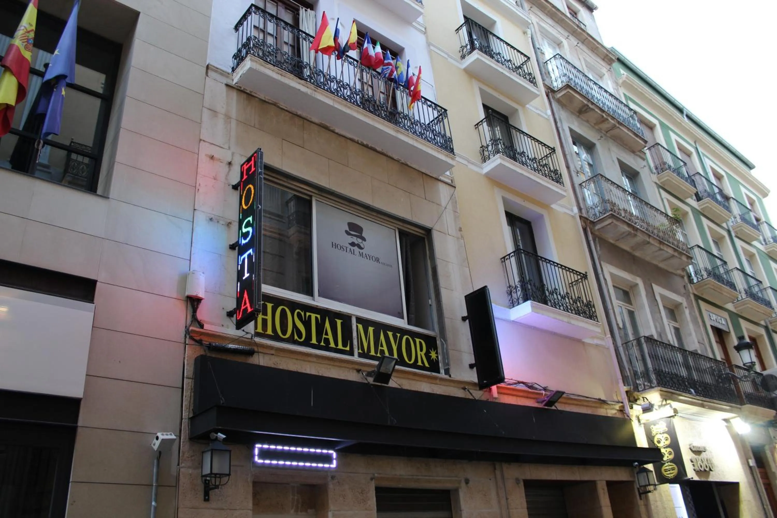 Property building in Hostal Mayor