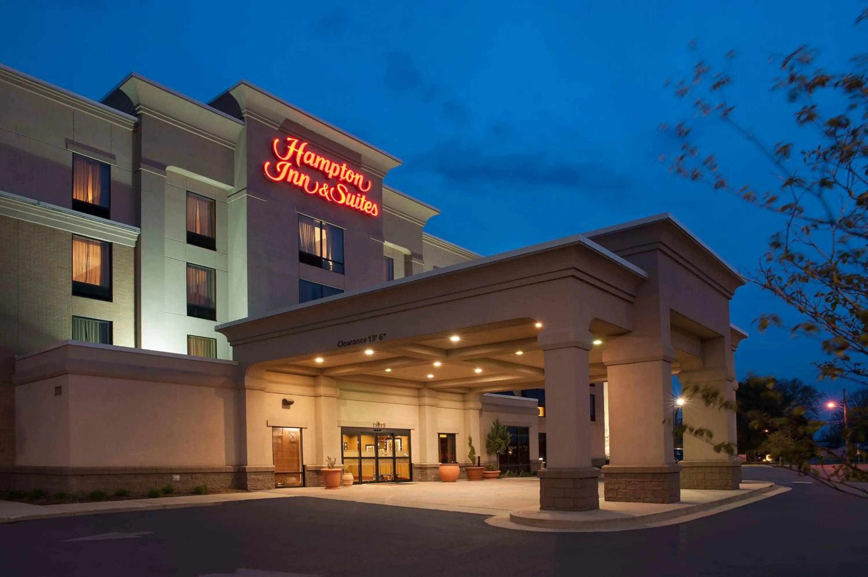 Property building in Hampton Inn and Suites Indianapolis-Fishers