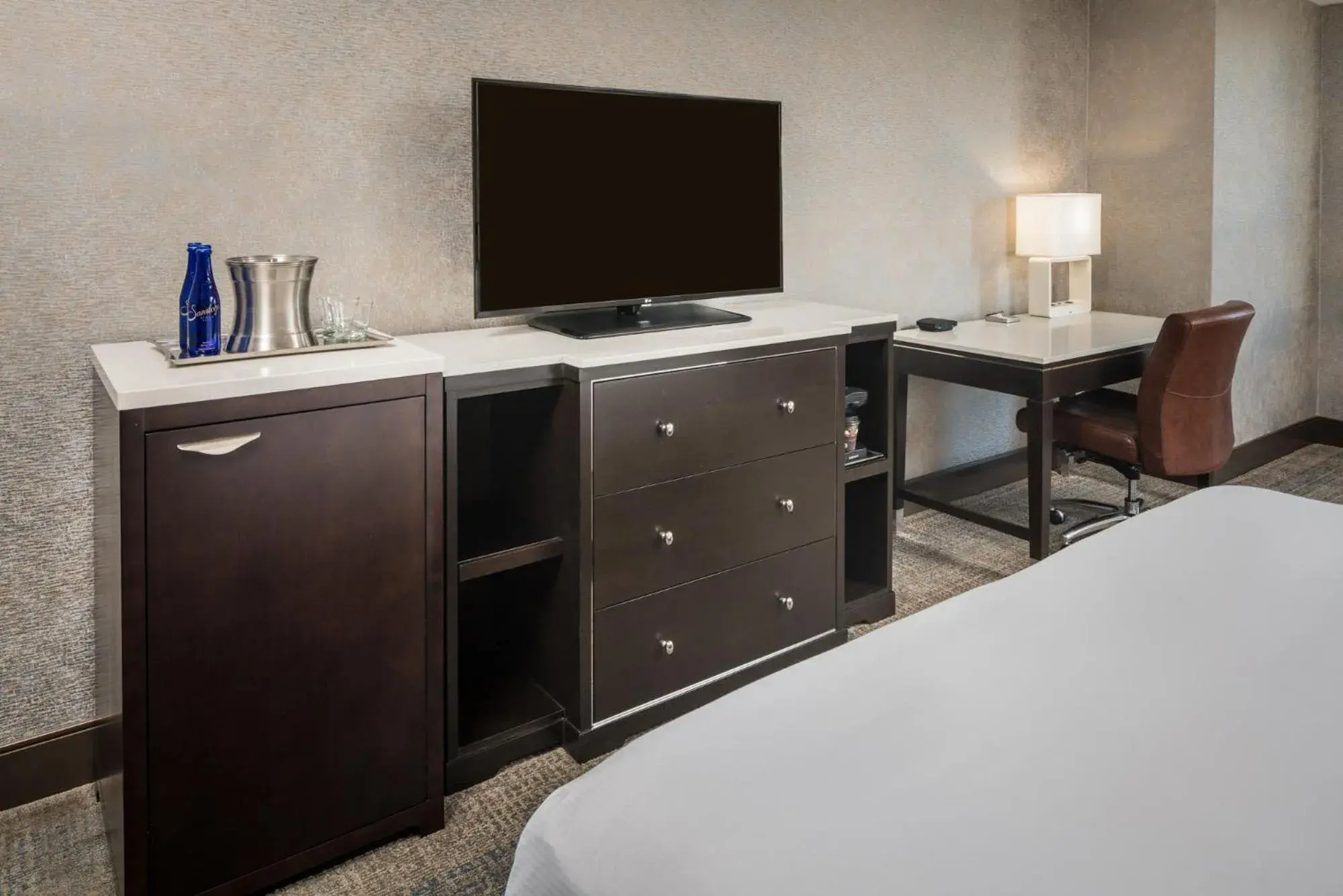 Double Room with Two Double Beds and Roll-in Shower - Mobility Access in The Saratoga Hilton Double Room with Two Double Beds and Roll-in Shower - Mobility Access in The Saratoga Hilton