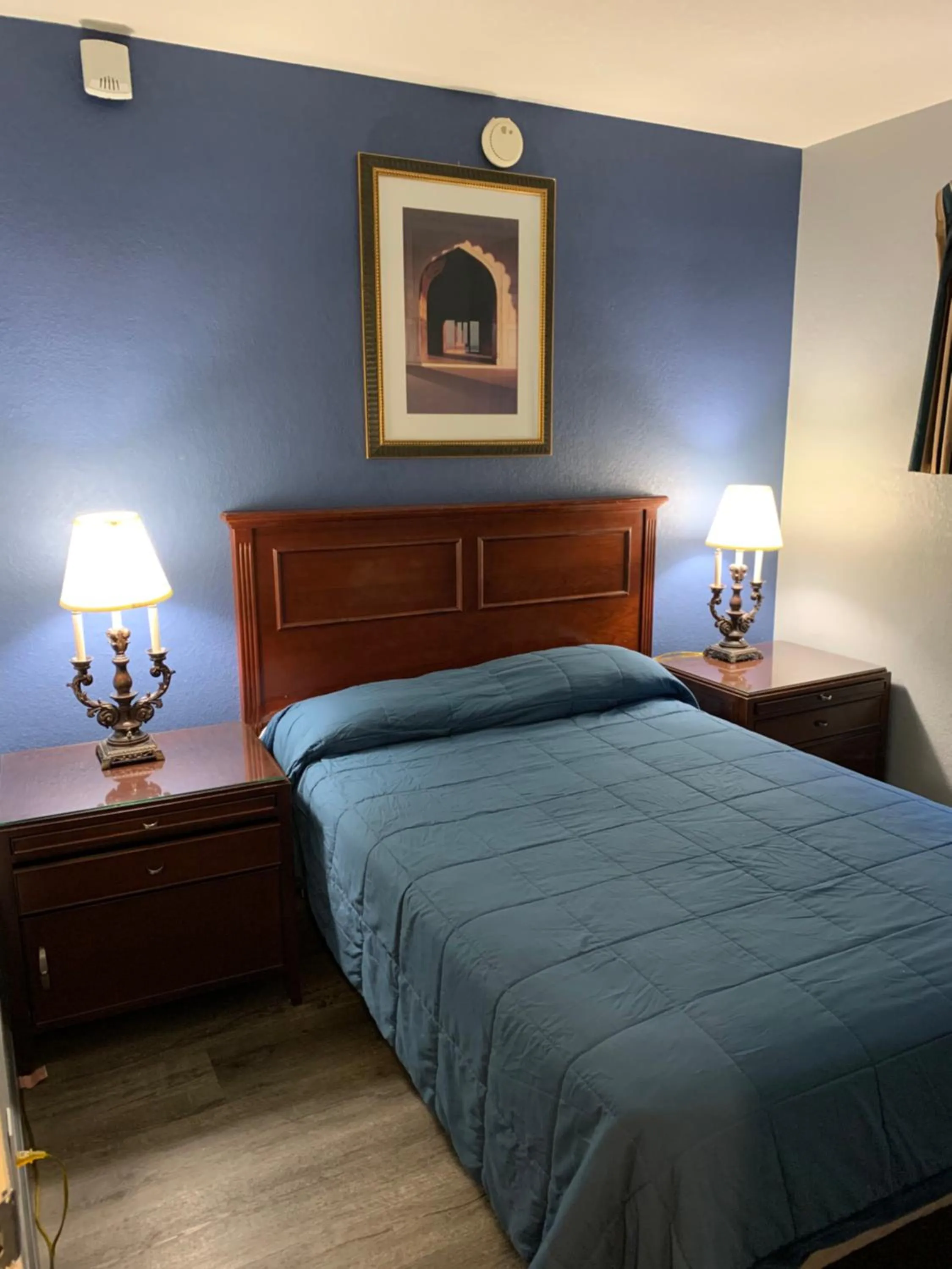 Bedroom in City Center Motel