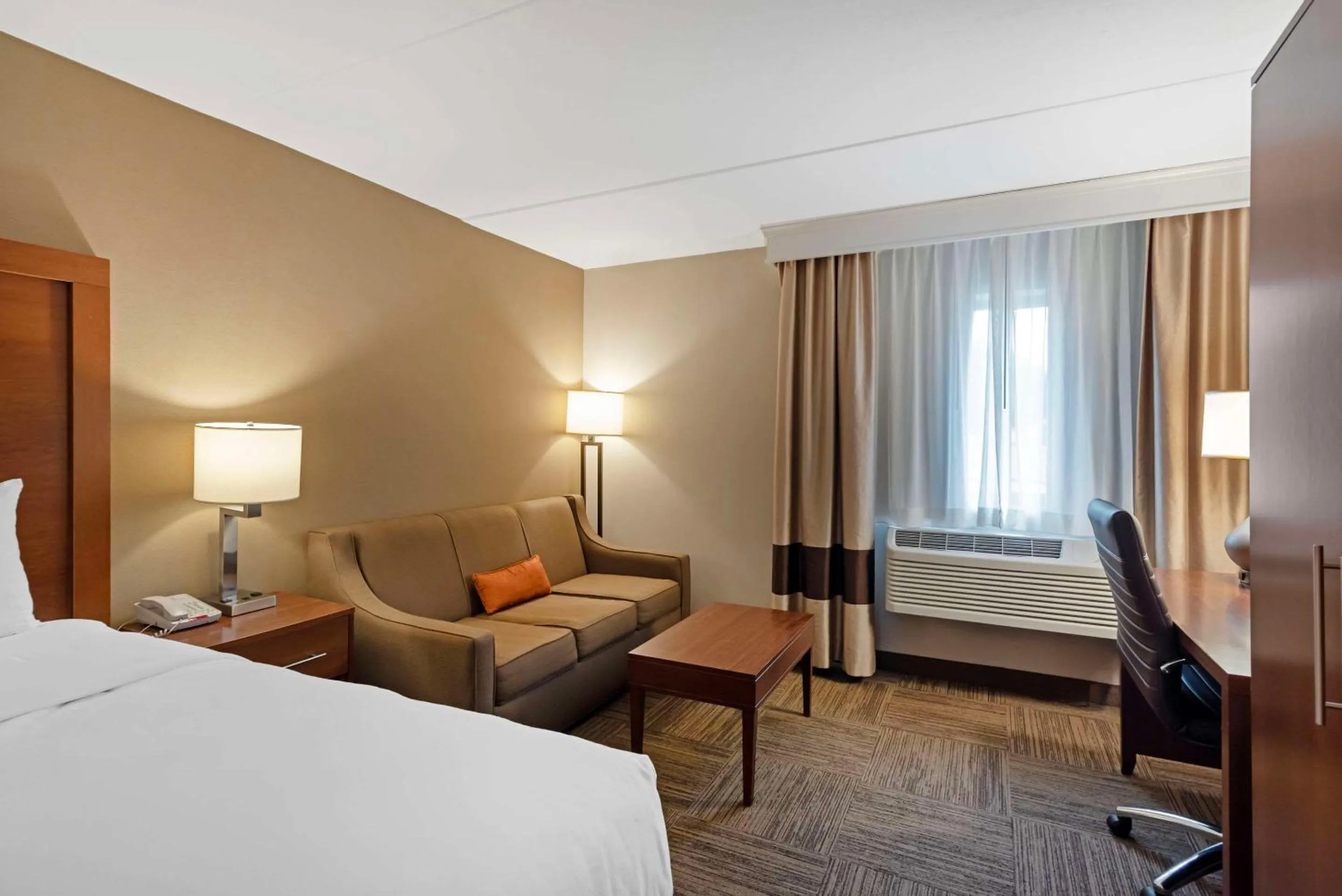 Bedroom, Bed in Comfort Inn Bangor North