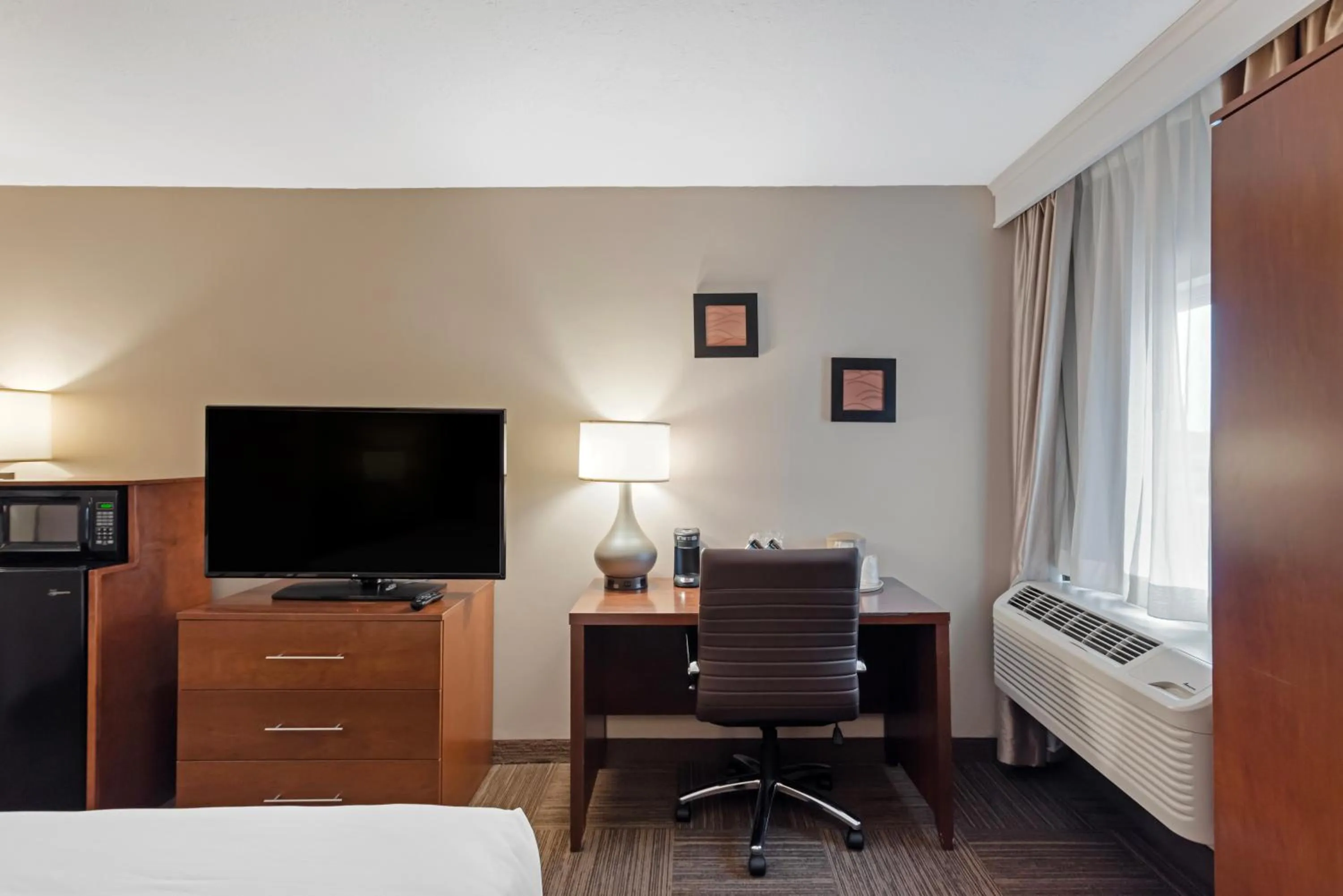 TV and multimedia in Comfort Inn Bangor North