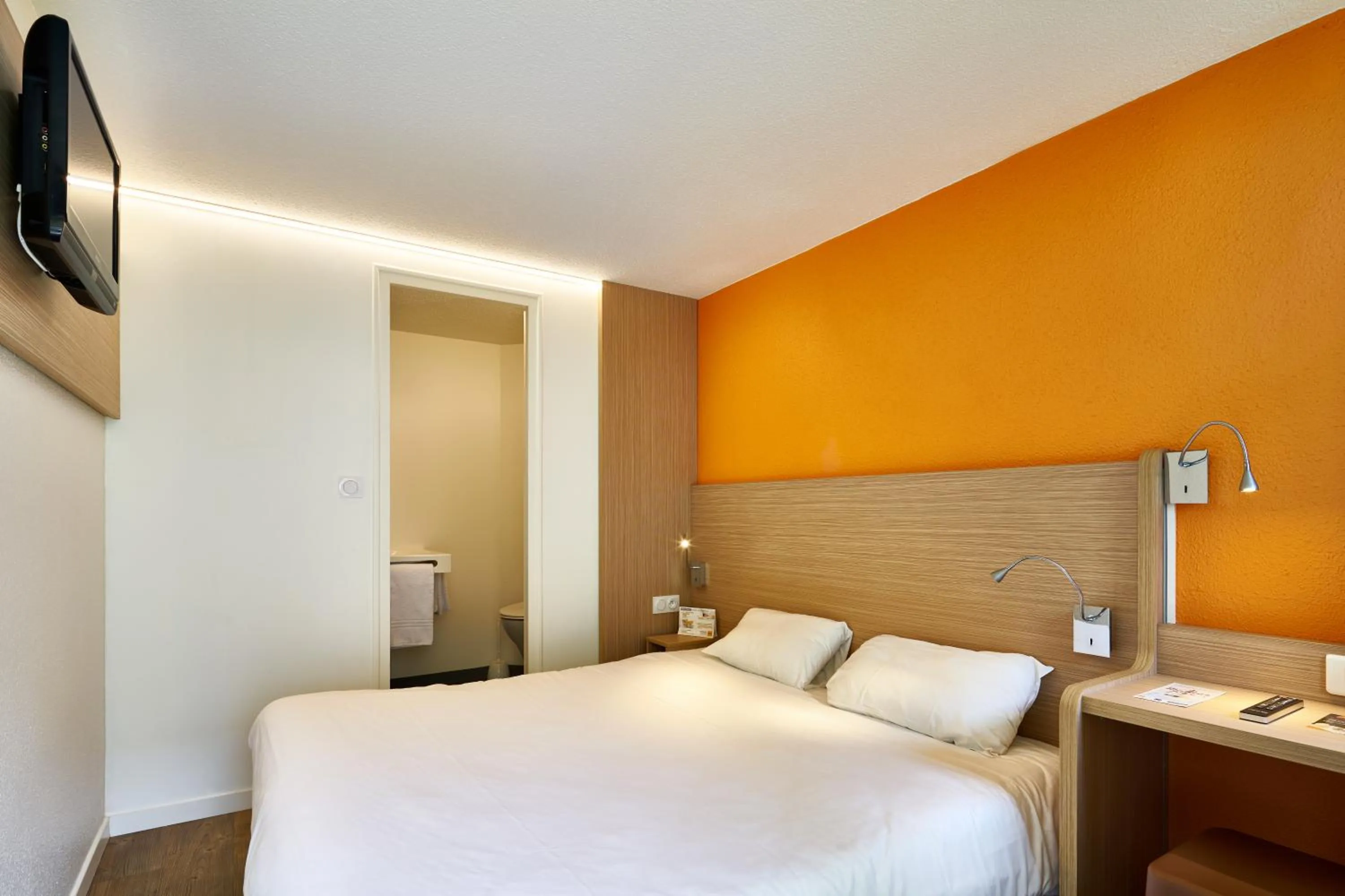 TV and multimedia, Bed in Première Classe La Roche Sur Yon - Vendéspace