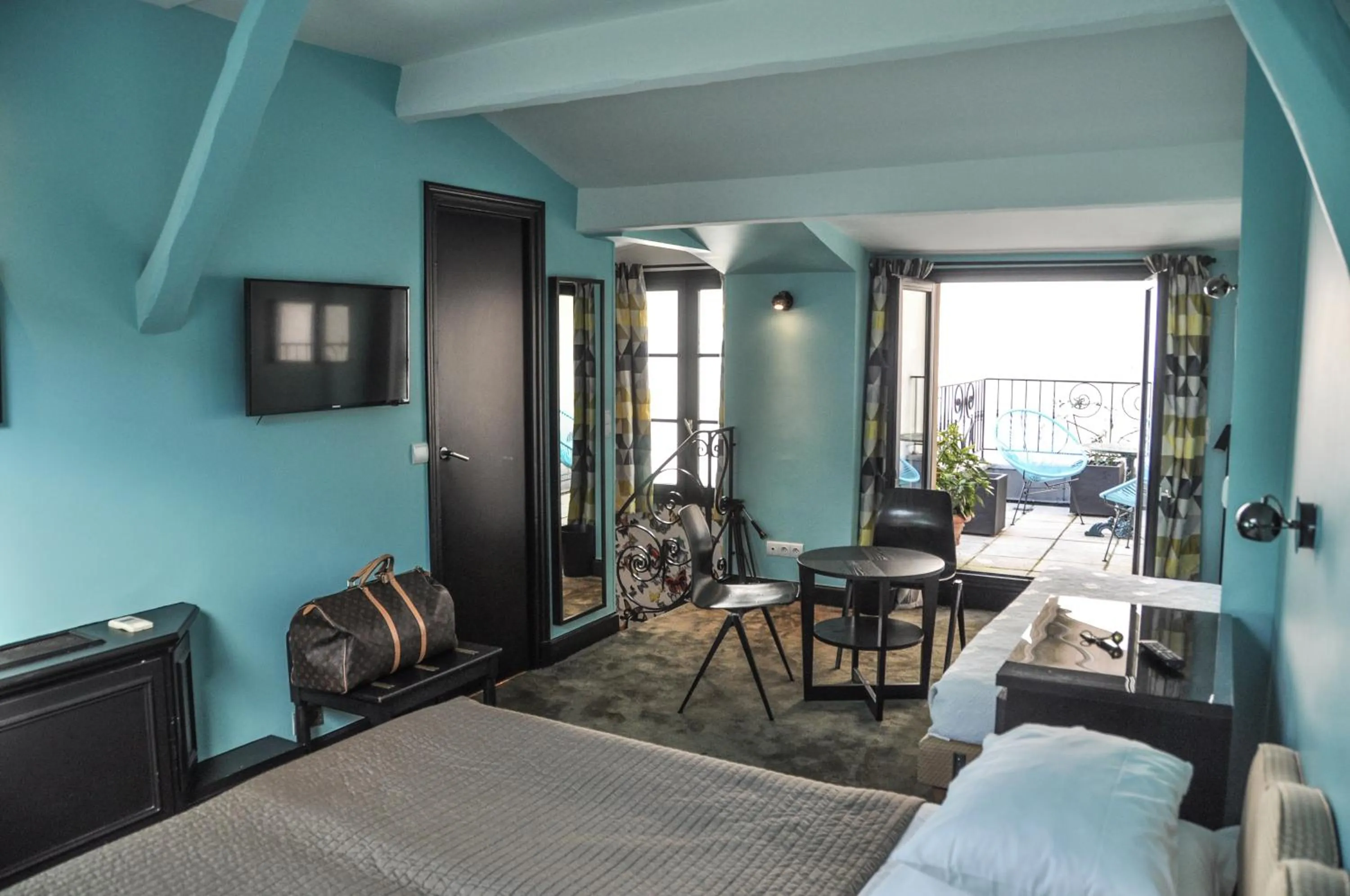 Suite with Terrace in Hôtel Noir