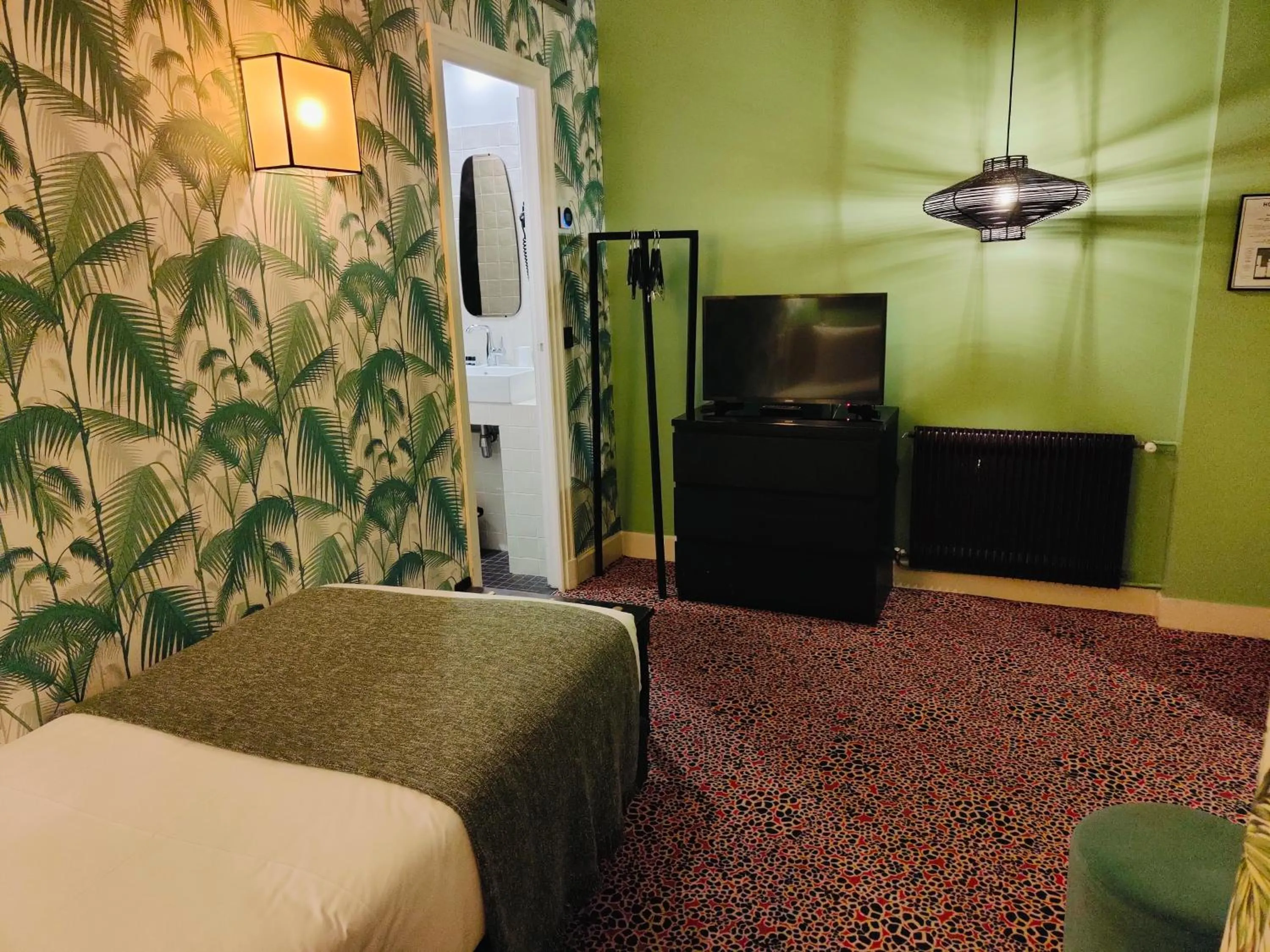 Bedroom, Bed in Hôtel Noir