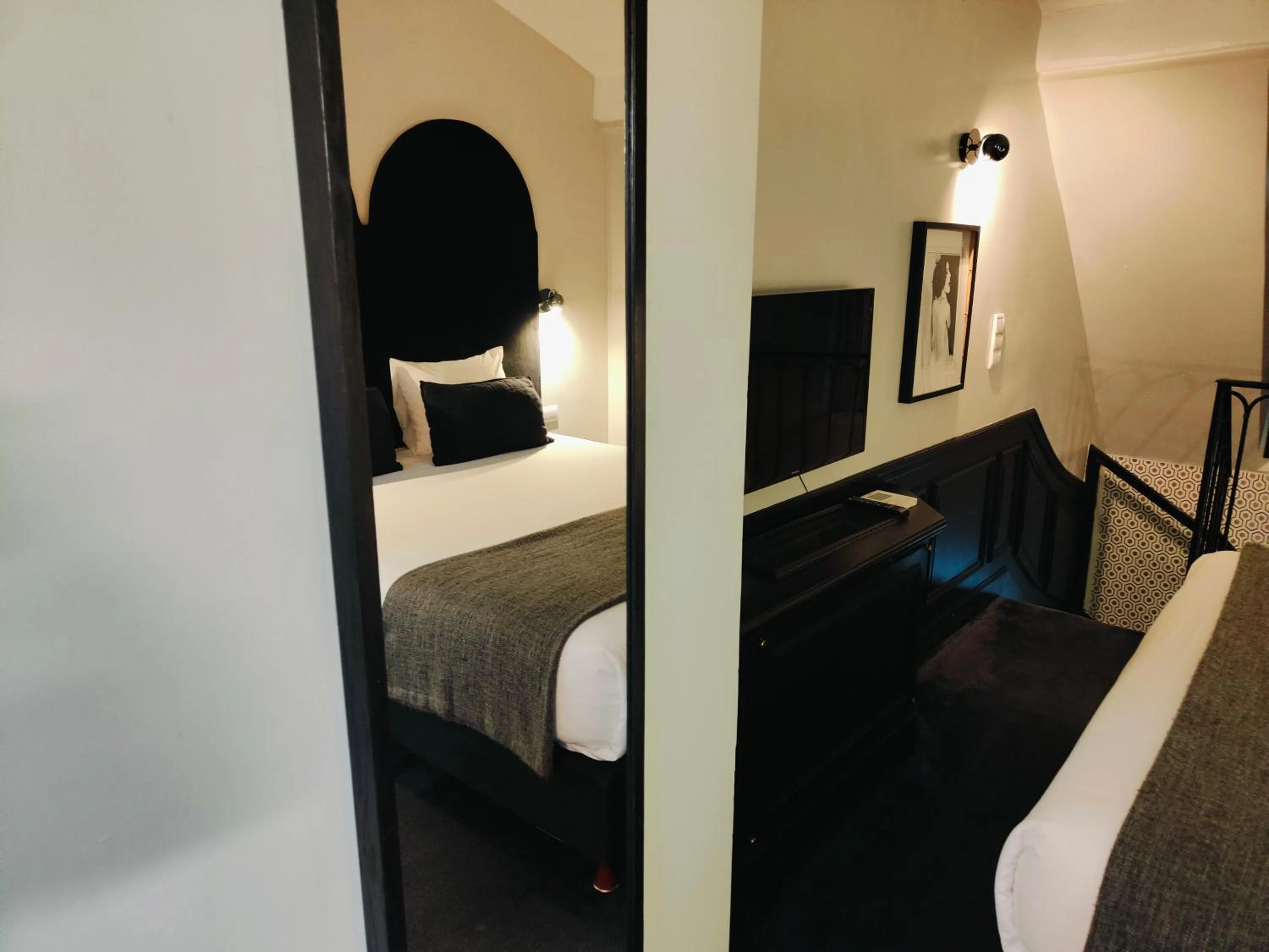 Bedroom, Bed in Hôtel Noir