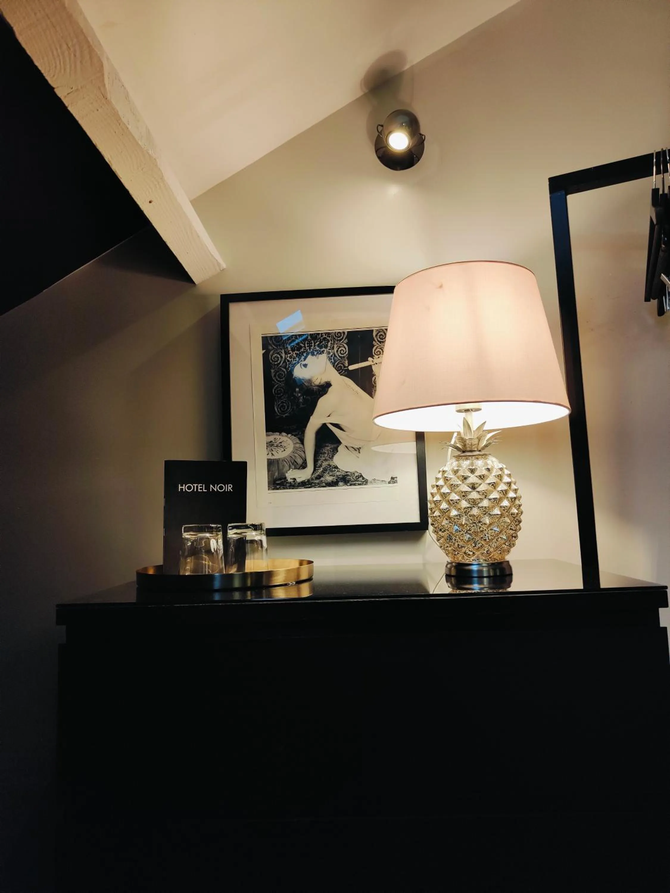 Decorative detail in Hôtel Noir