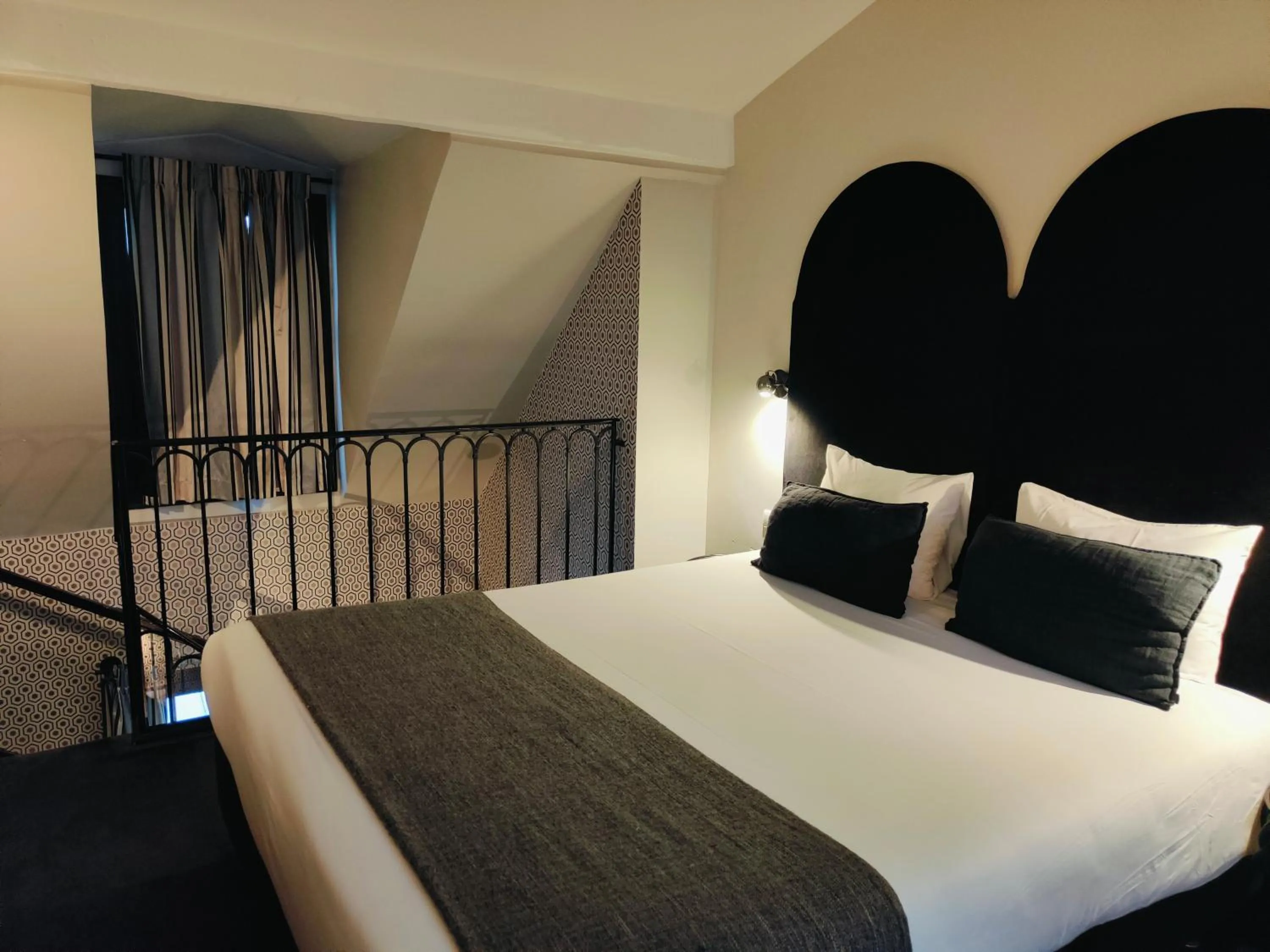 Bedroom, Bed in Hôtel Noir