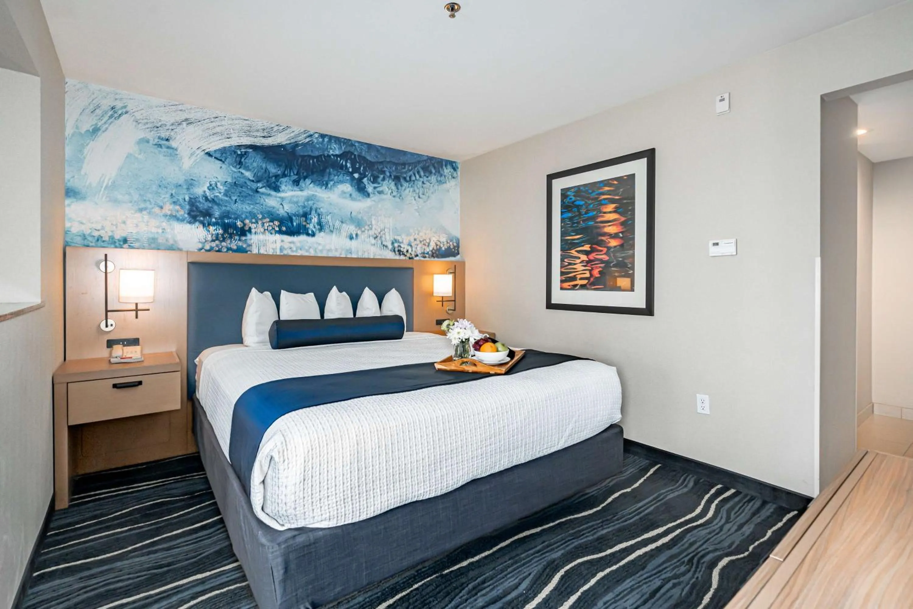 Photo of the whole room, Bed in Best Western Plus Marina Gateway Hotel