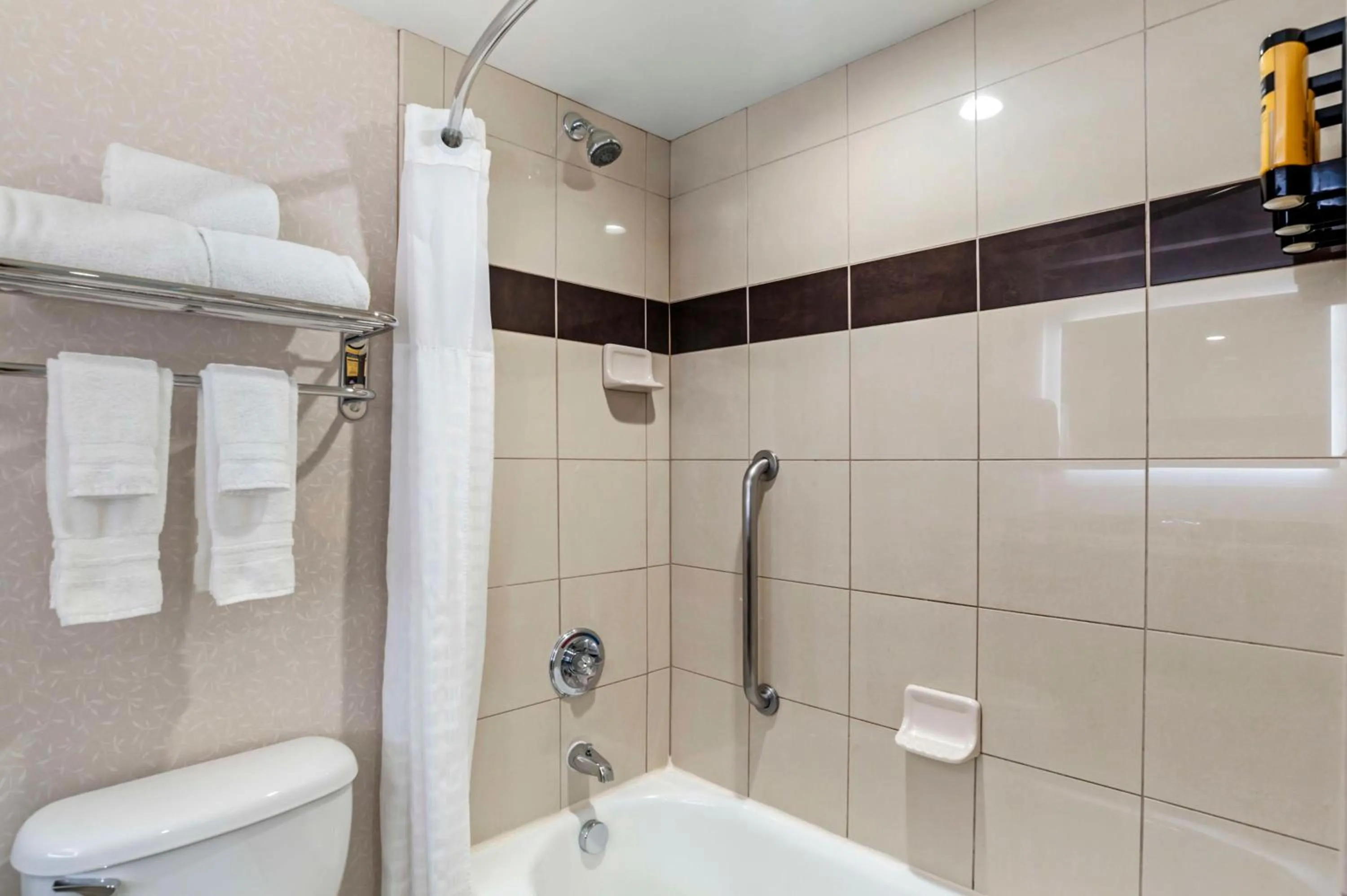 Bathroom in Best Western Plus Marina Gateway Hotel