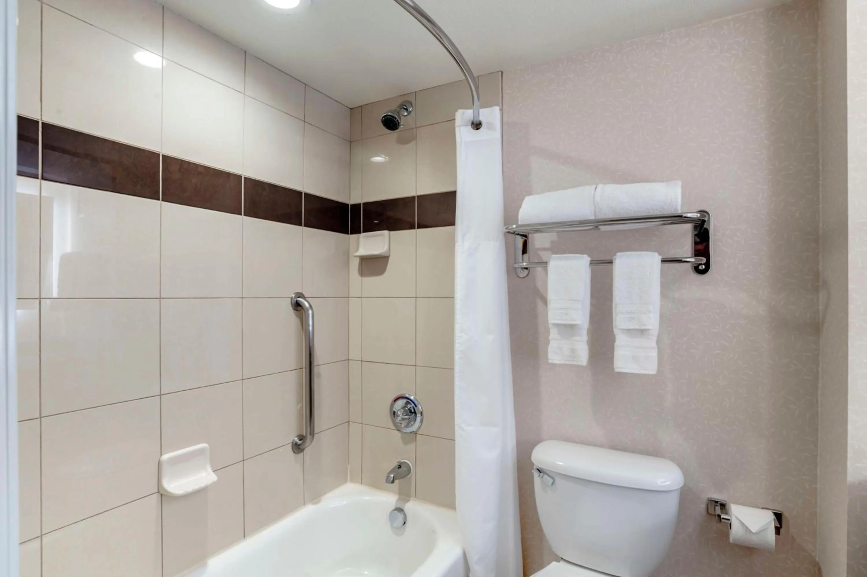 Bathroom in Best Western Plus Marina Gateway Hotel