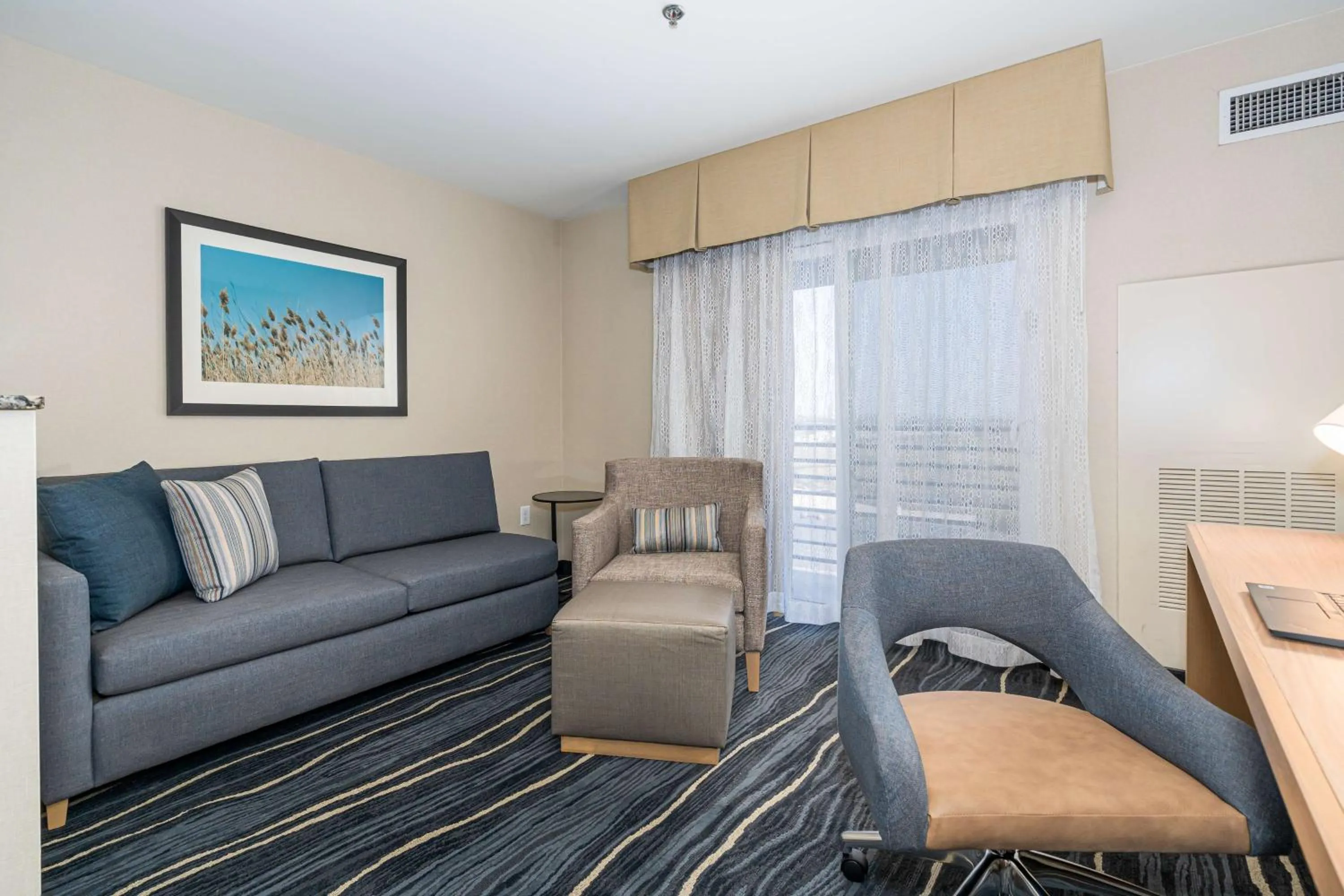 Photo of the whole room in Best Western Plus Marina Gateway Hotel