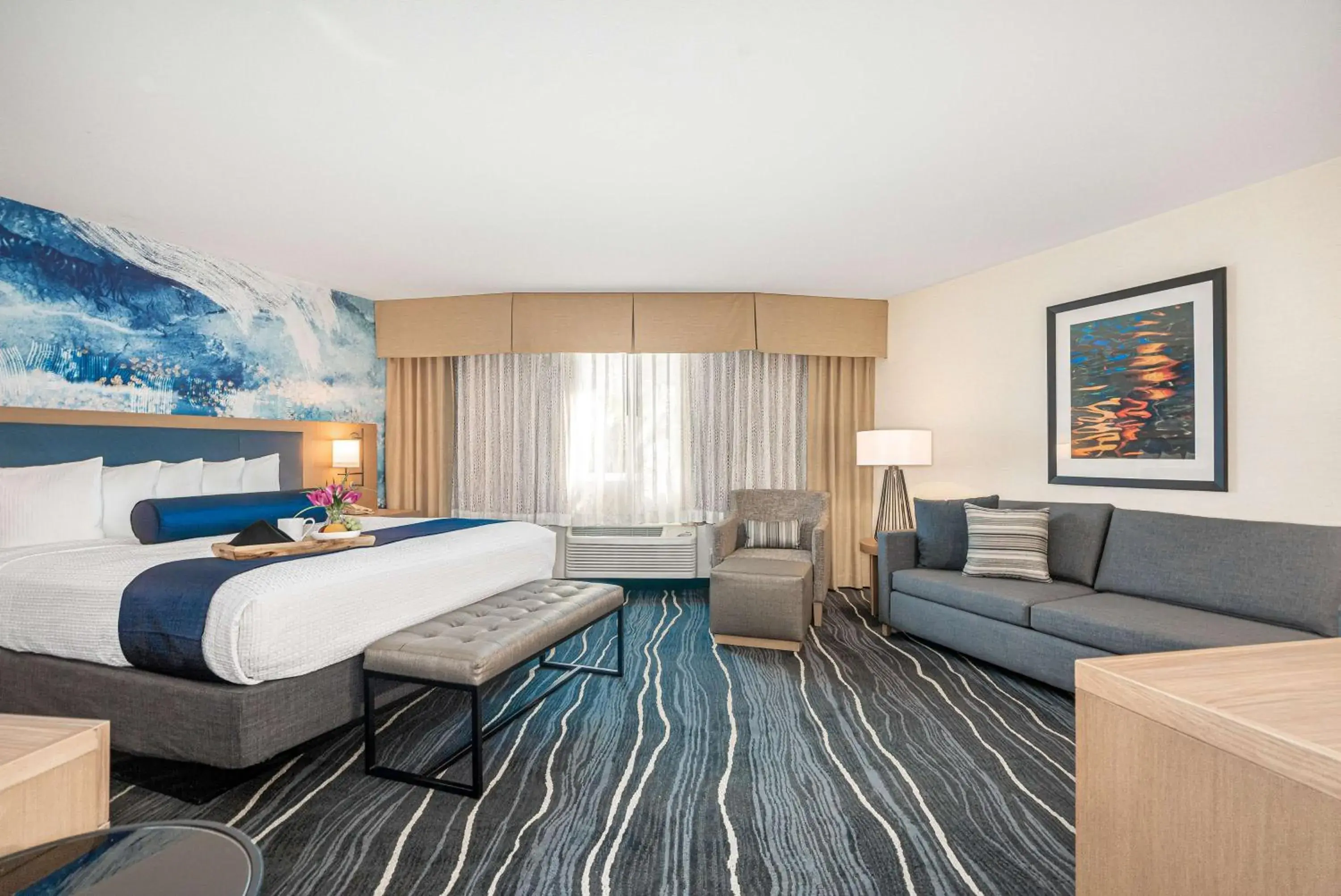 King Room with Sofa Bed - Non-Smoking in Best Western Plus Marina Gateway Hotel King Room with Sofa Bed - Non-Smoking in Best Western Plus Marina Gateway Hotel