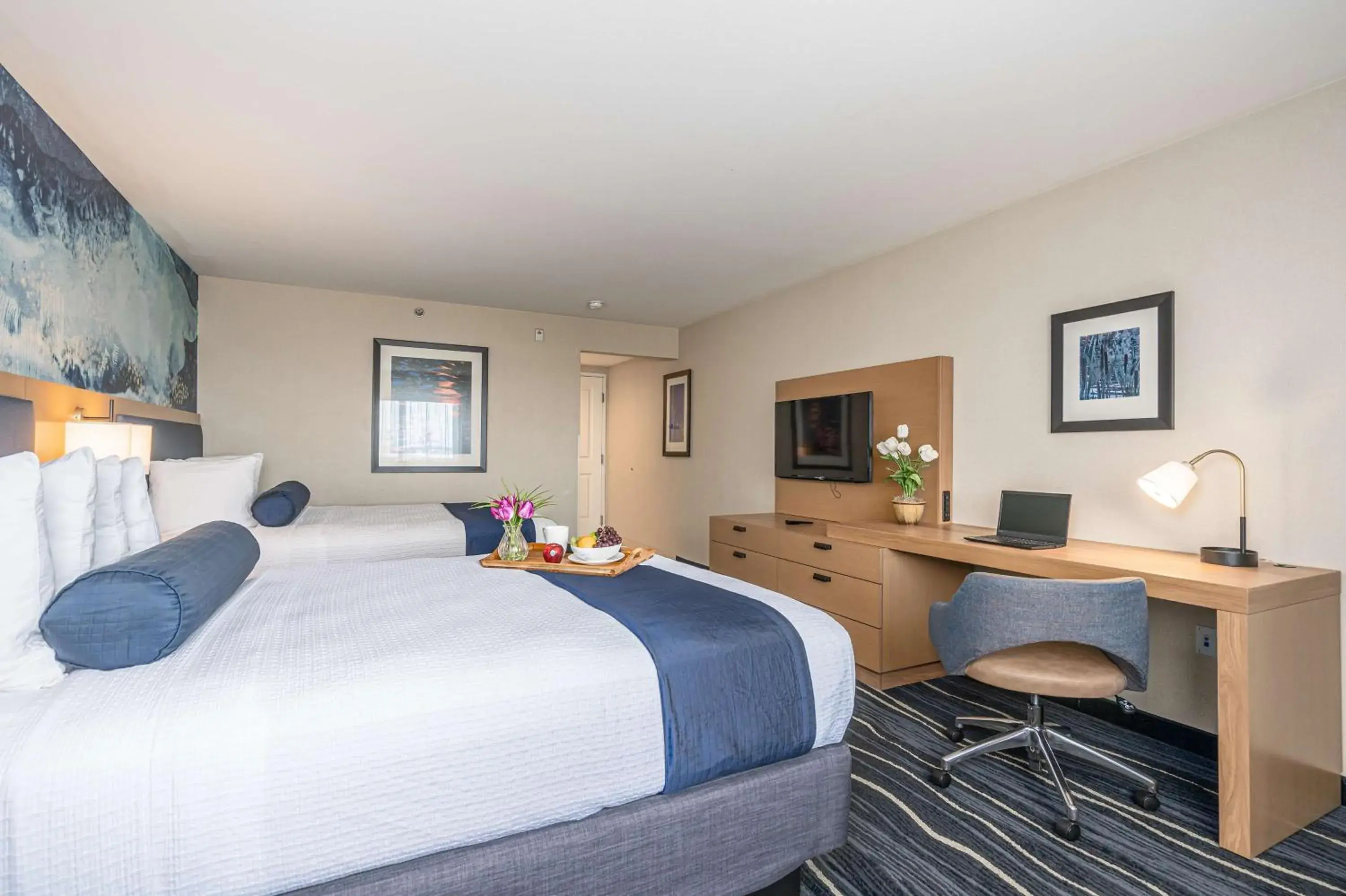 Queen Room with Two Queen Beds and Balcony - Non-Smoking in Best Western Plus Marina Gateway Hotel Queen Room with Two Queen Beds and Balcony - Non-Smoking in Best Western Plus Marina Gateway Hotel