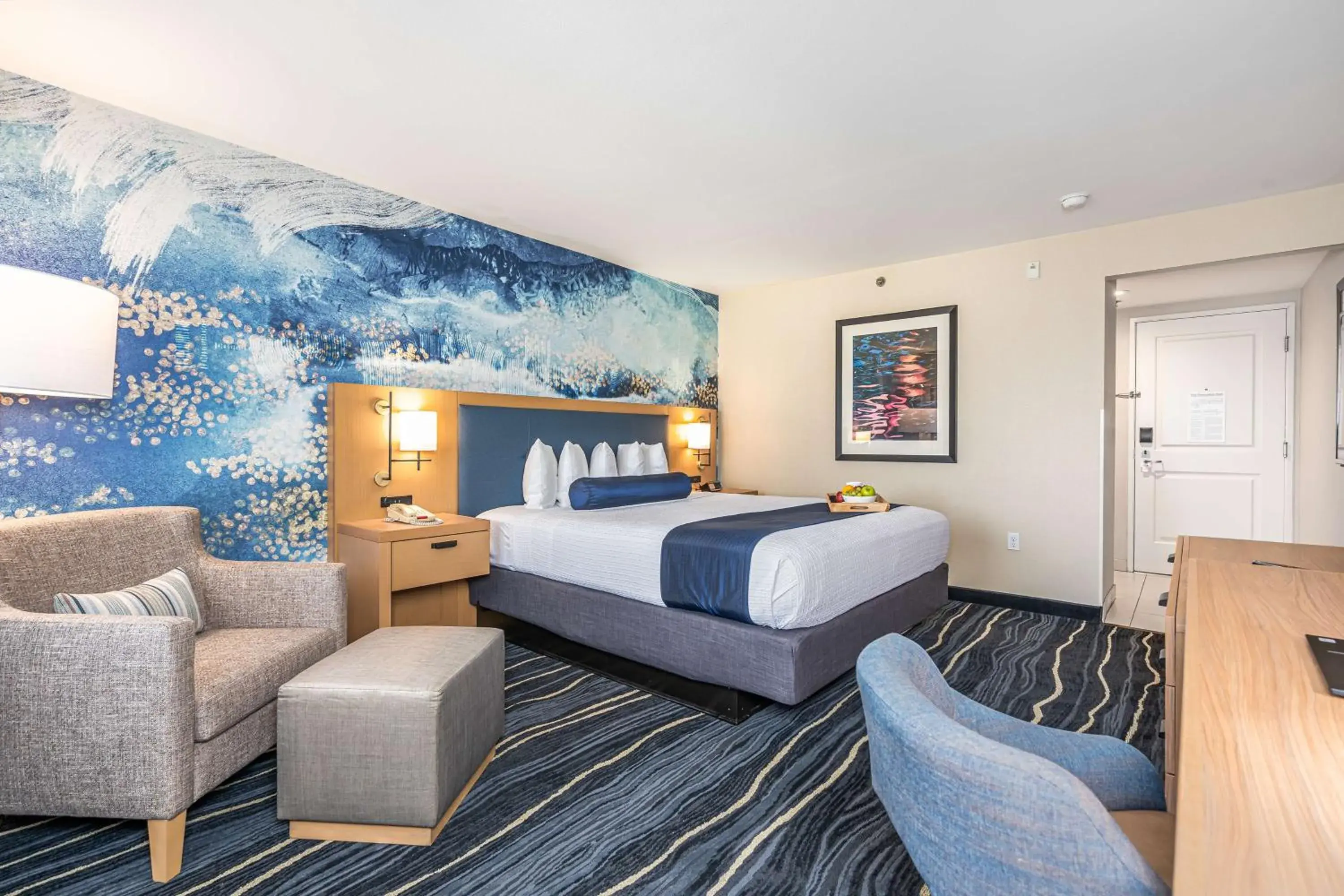 King Room with Bath Tub - Disability Access/Communication Assistance in Best Western Plus Marina Gateway Hotel King Room with Bath Tub - Disability Access/Communication Assistance in Best Western Plus Marina Gateway Hotel