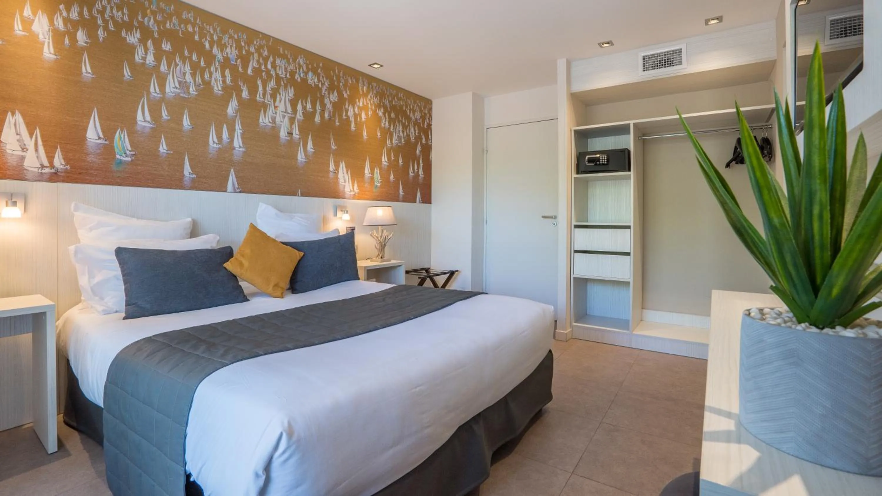 Photo of the whole room, Bed in Hotel Europe