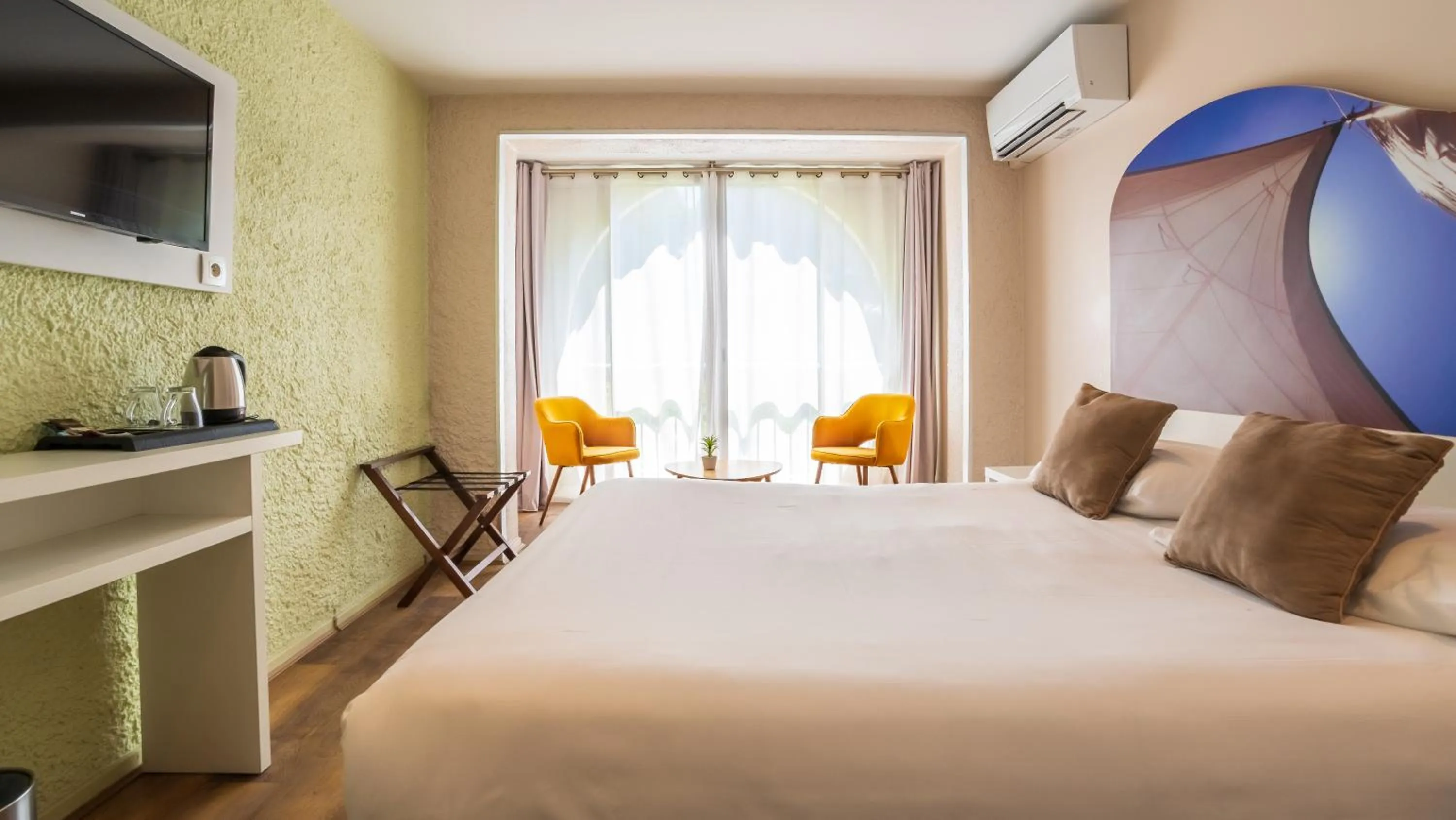 Photo of the whole room, Bed in Hotel Europe