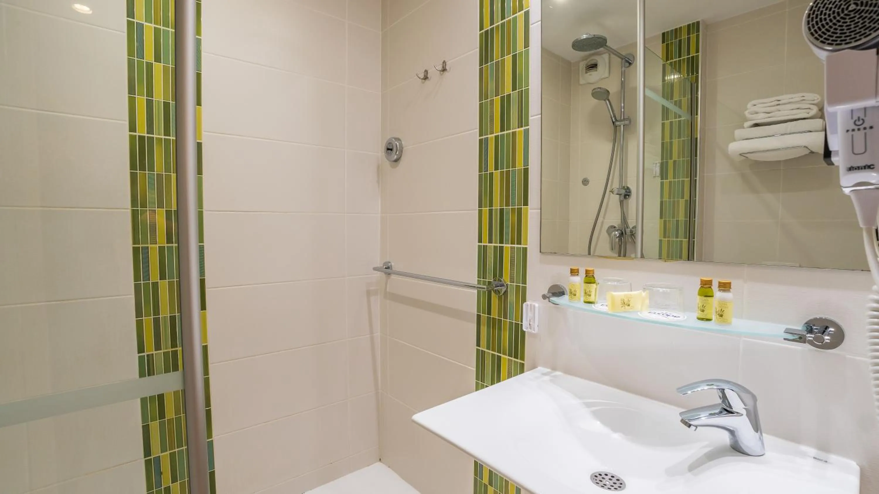 Bathroom in Hotel Europe