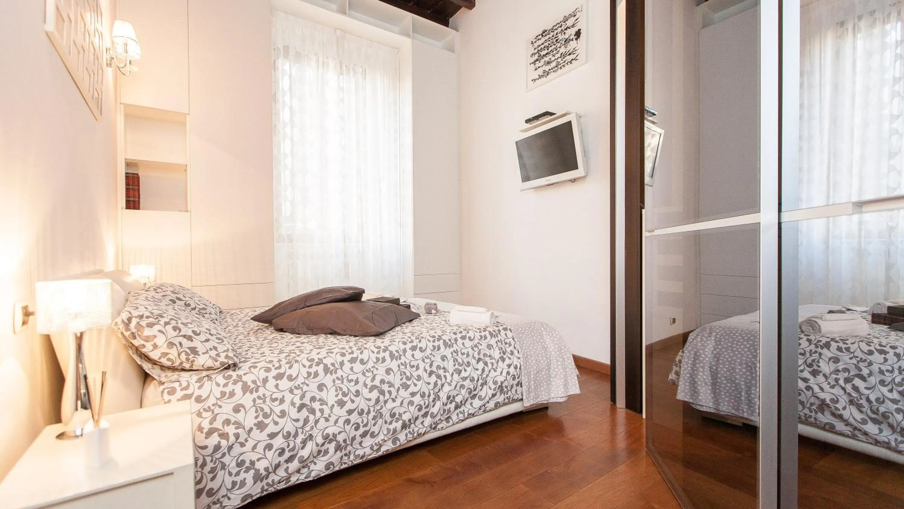Bed in Rental in Rome Mial house