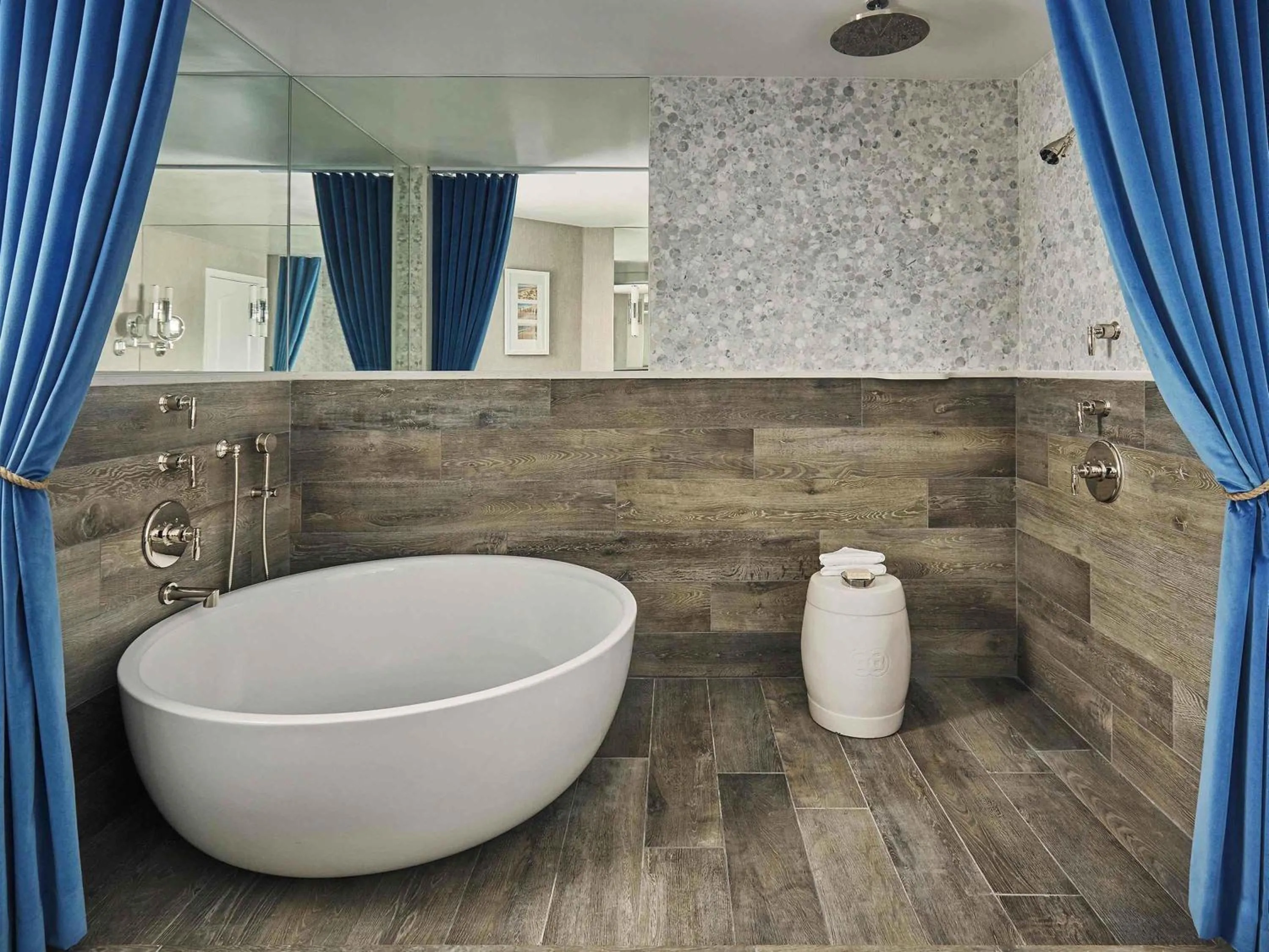 Bedroom in Fairmont Miramar Hotel & Bungalows