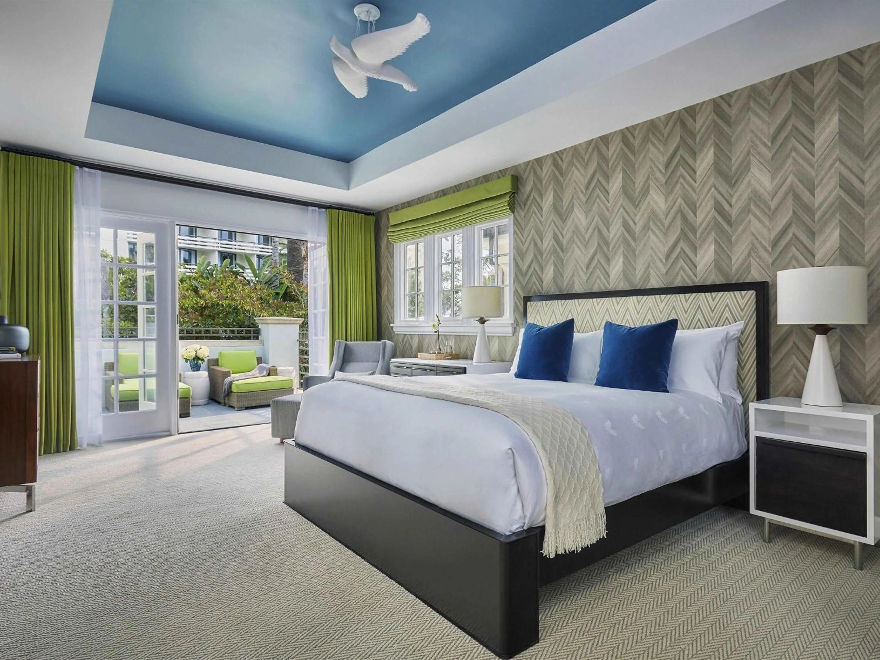 Photo of the whole room, Bed in Fairmont Miramar Hotel & Bungalows