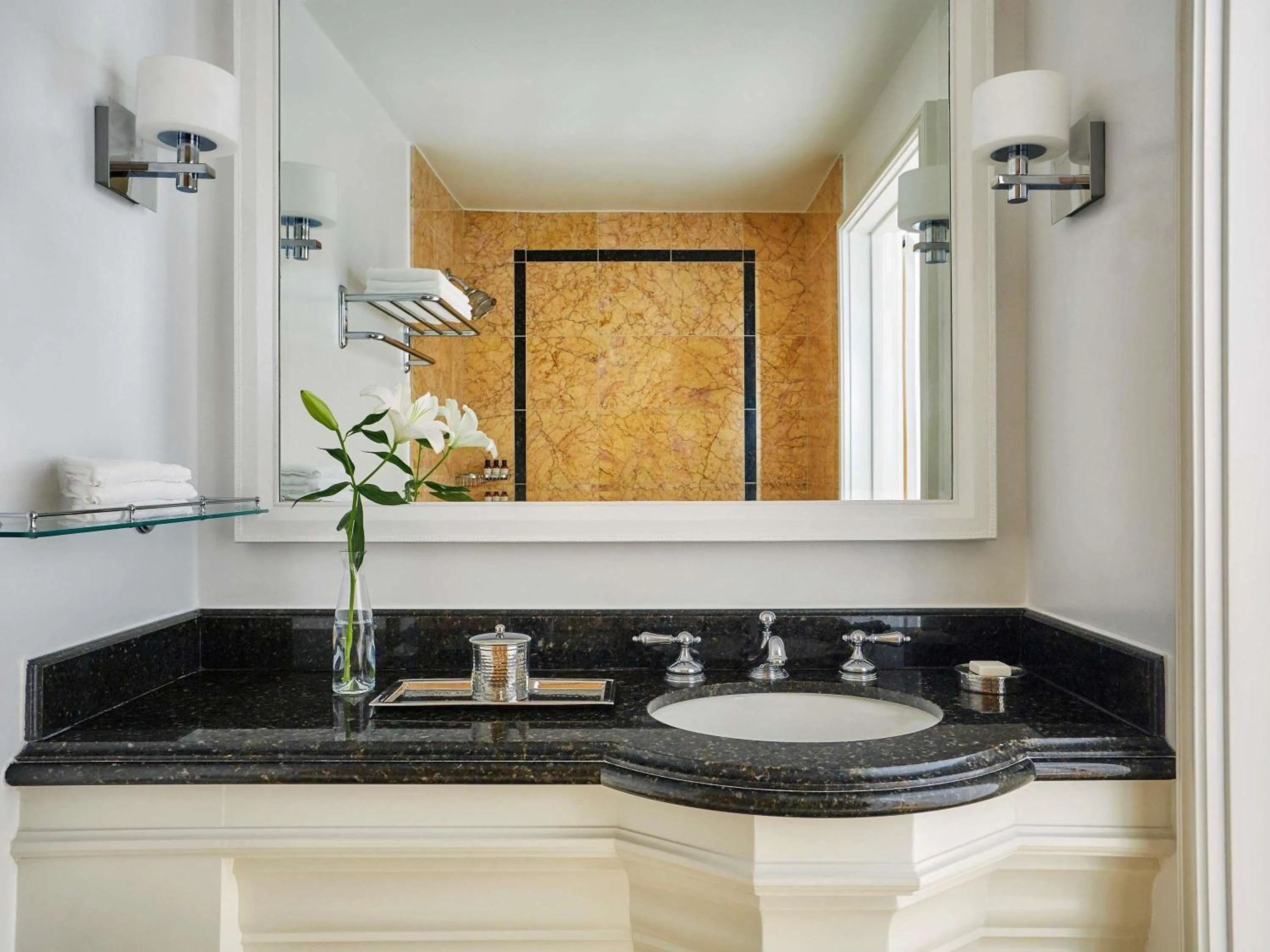 Bedroom in Fairmont Miramar Hotel & Bungalows