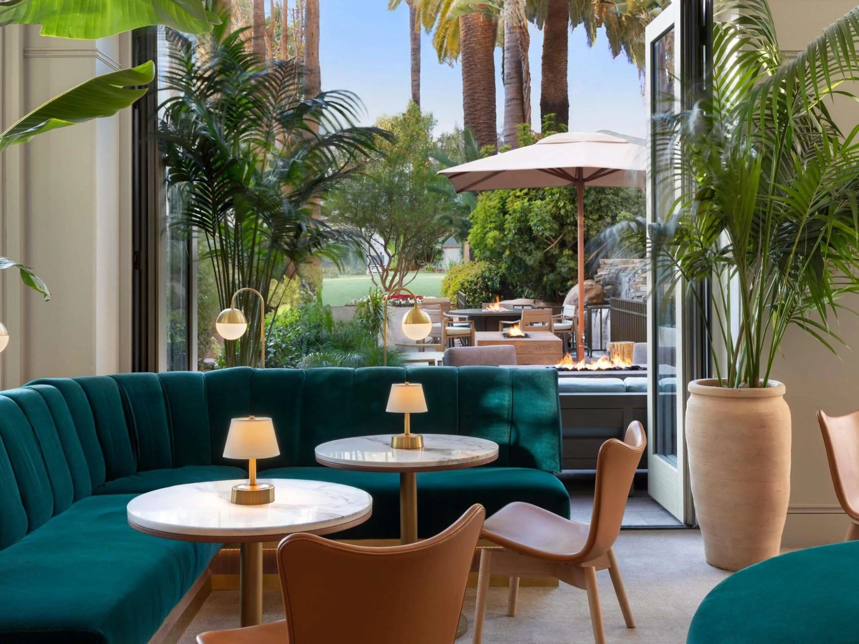 Lounge or bar in Fairmont Miramar Hotel & Bungalows