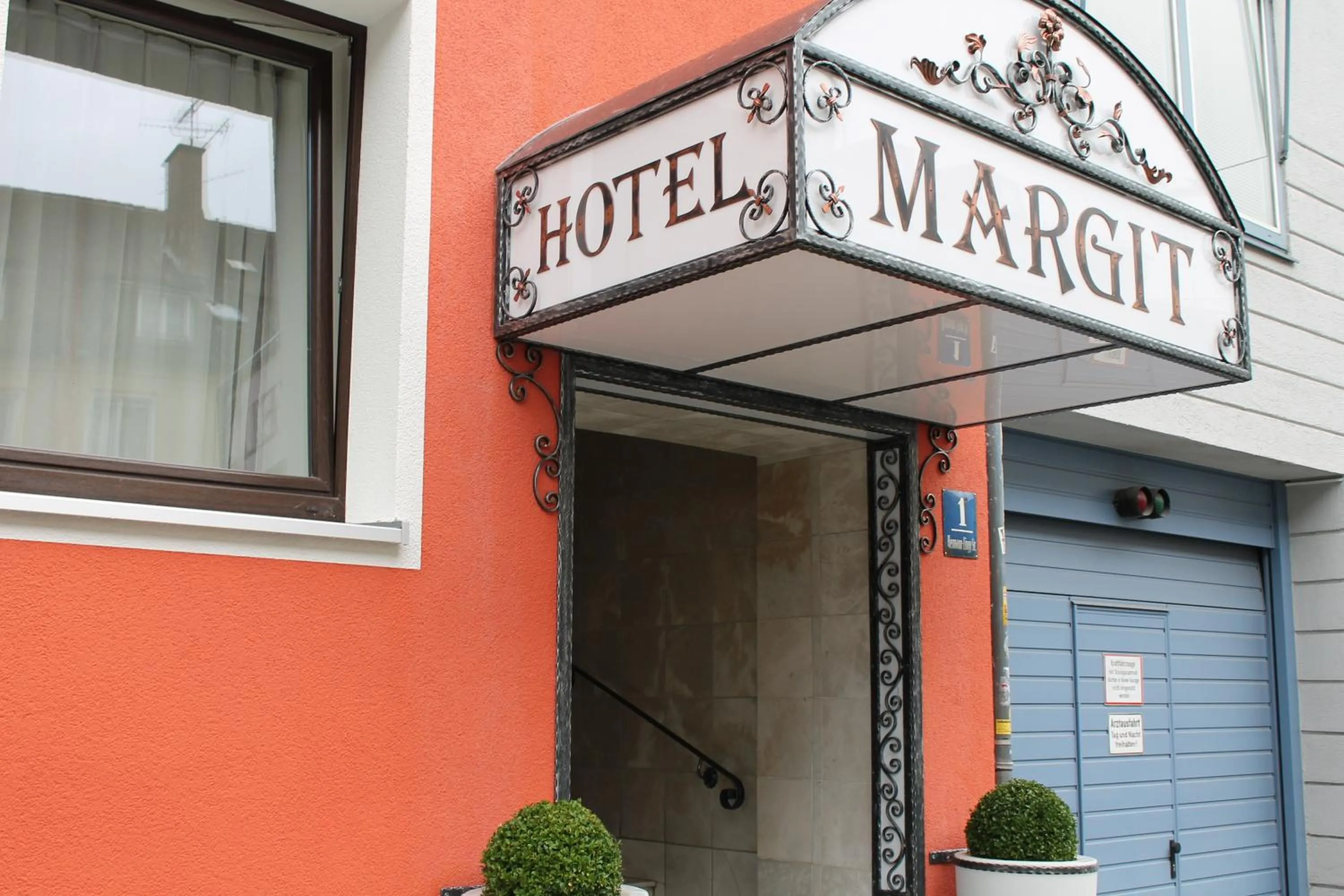 Facade/entrance in Hotel Pension Margit
