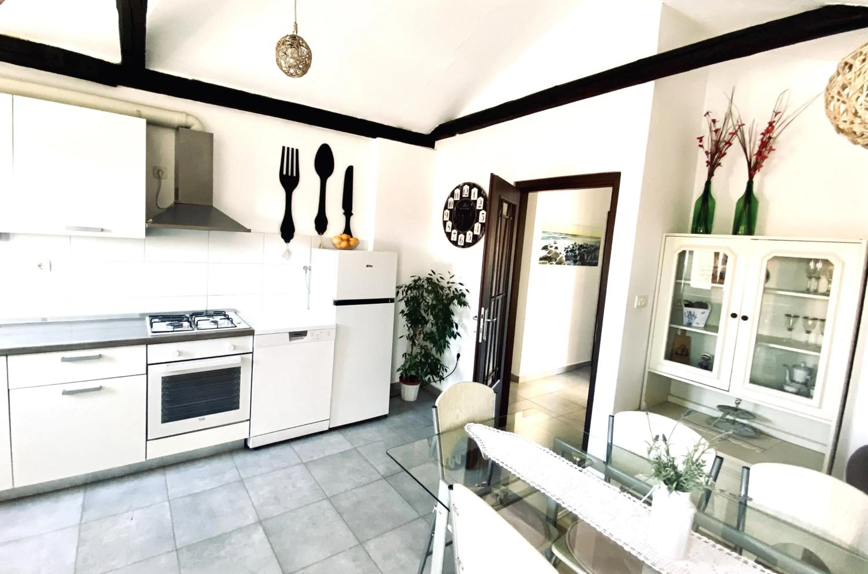 Dining area in Luna Maris Apartments