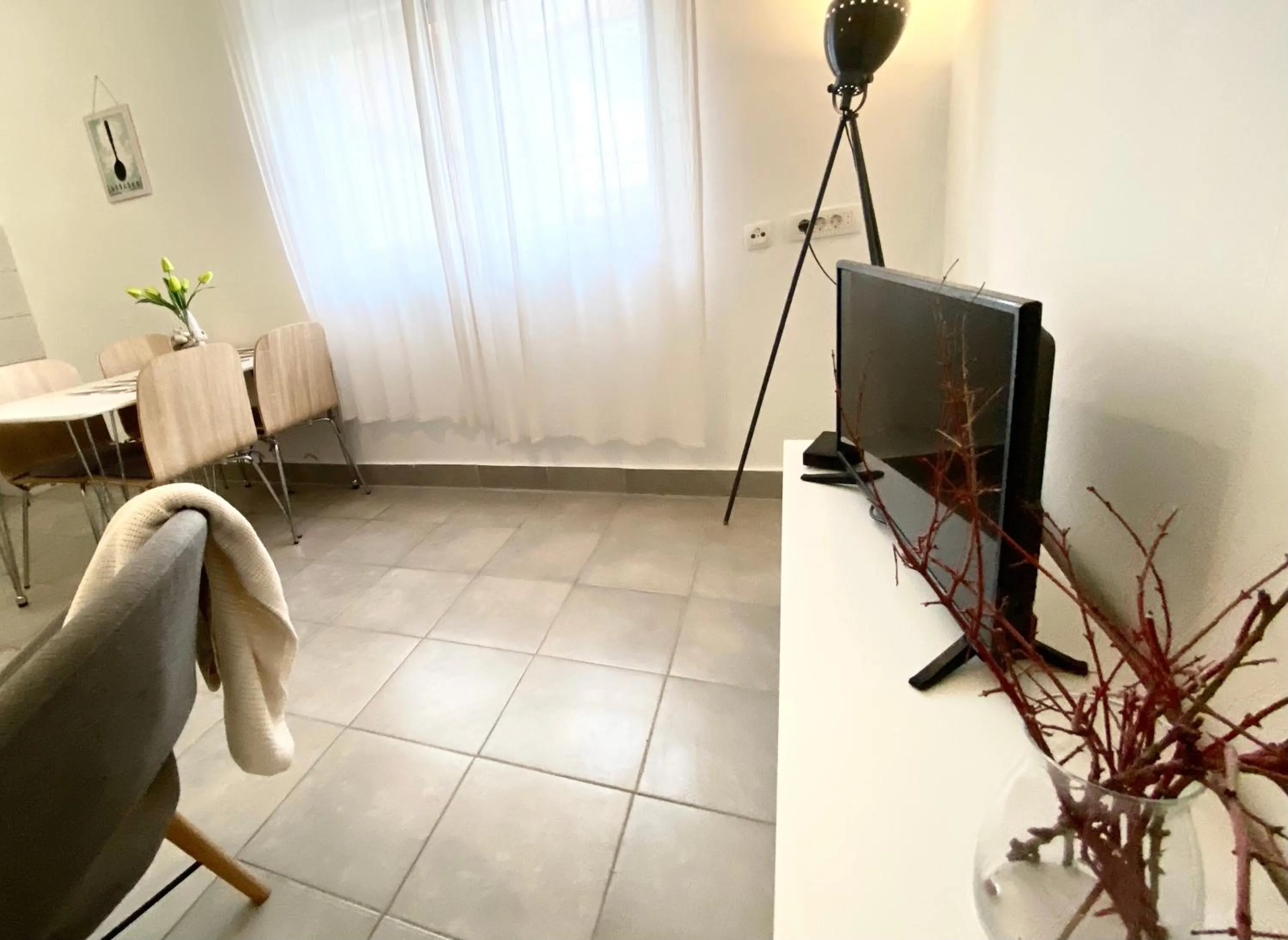 Communal lounge/ TV room in Luna Maris Apartments