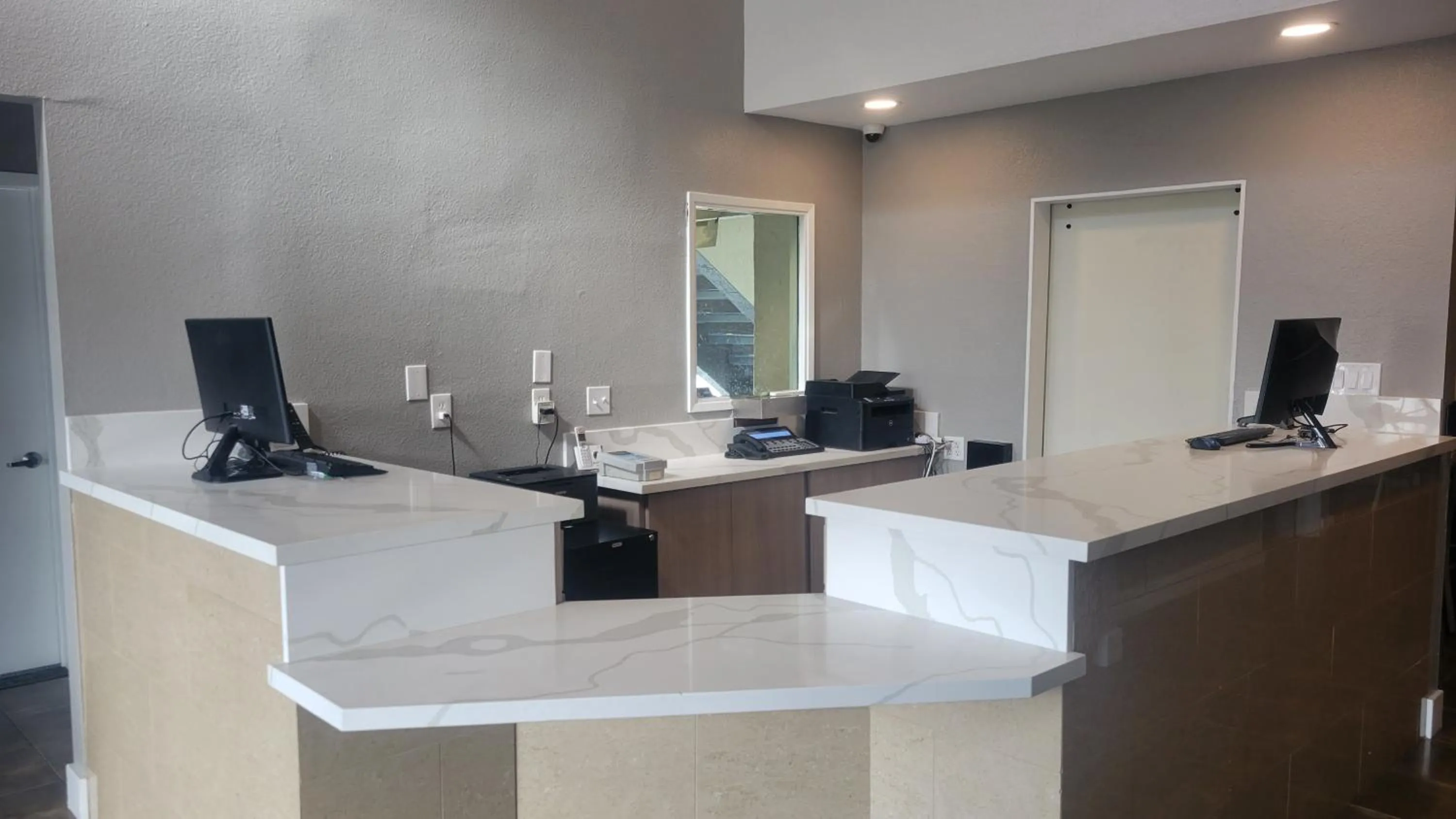 Lobby or reception in SureStay Hotel by Best Western Chula Vista San Diego Bay