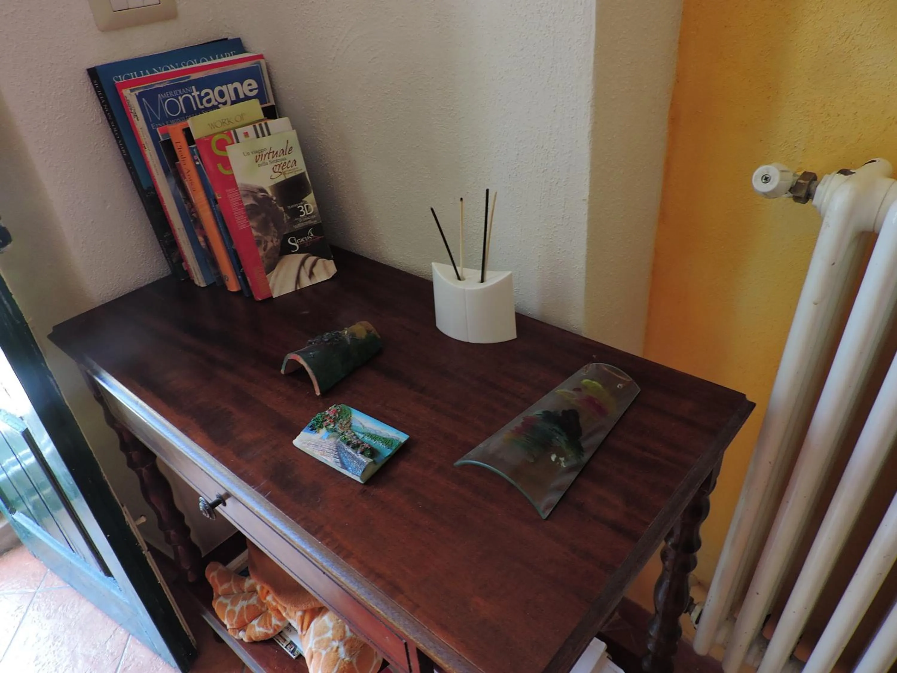 Decorative detail in Etna Hiking B&B