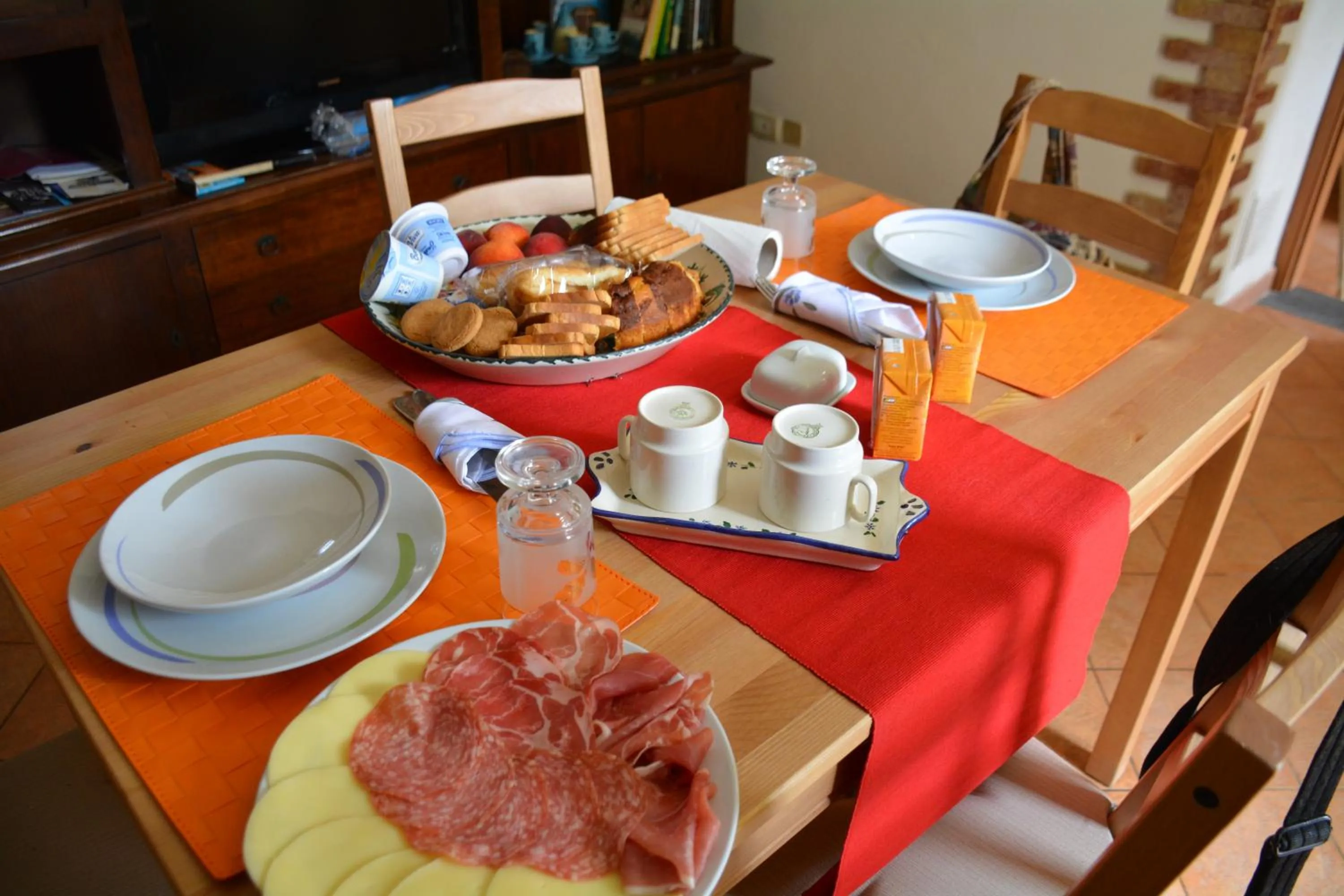 Continental breakfast in Etna Hiking B&B