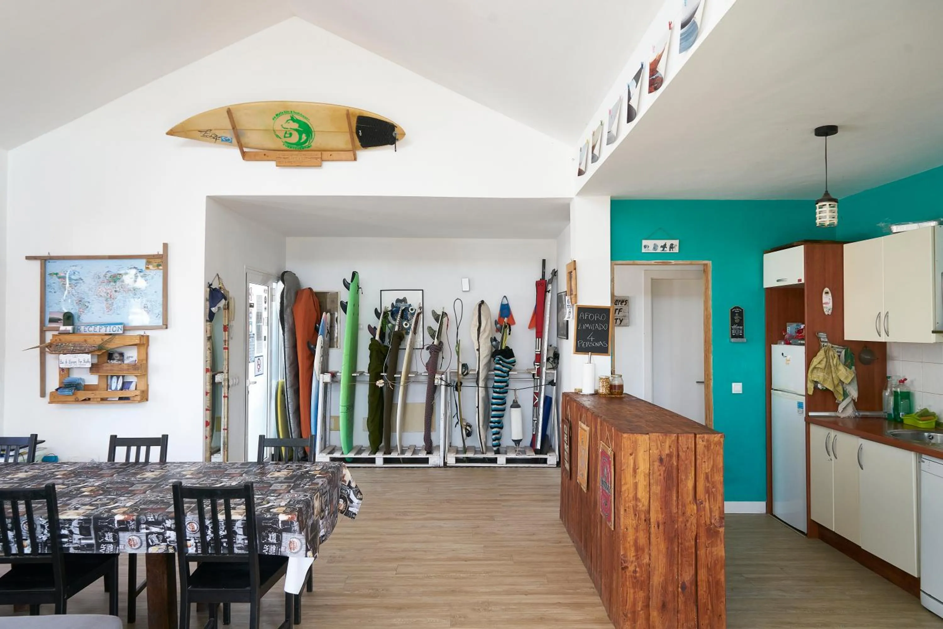 Communal lounge/ TV room in Da Mata Kite&Surf House