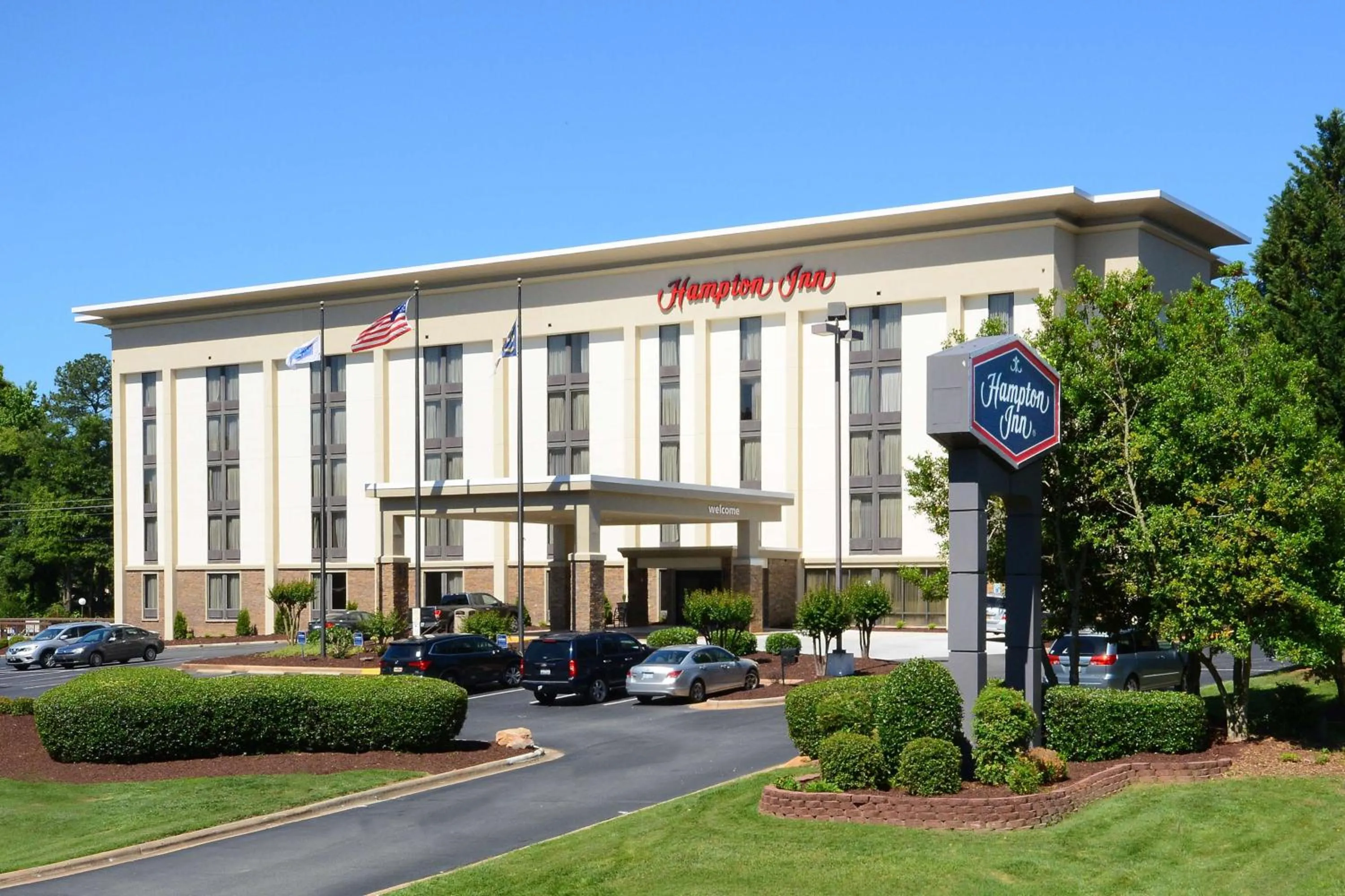 Property building in Hampton Inn Charlotte North Lake Norman